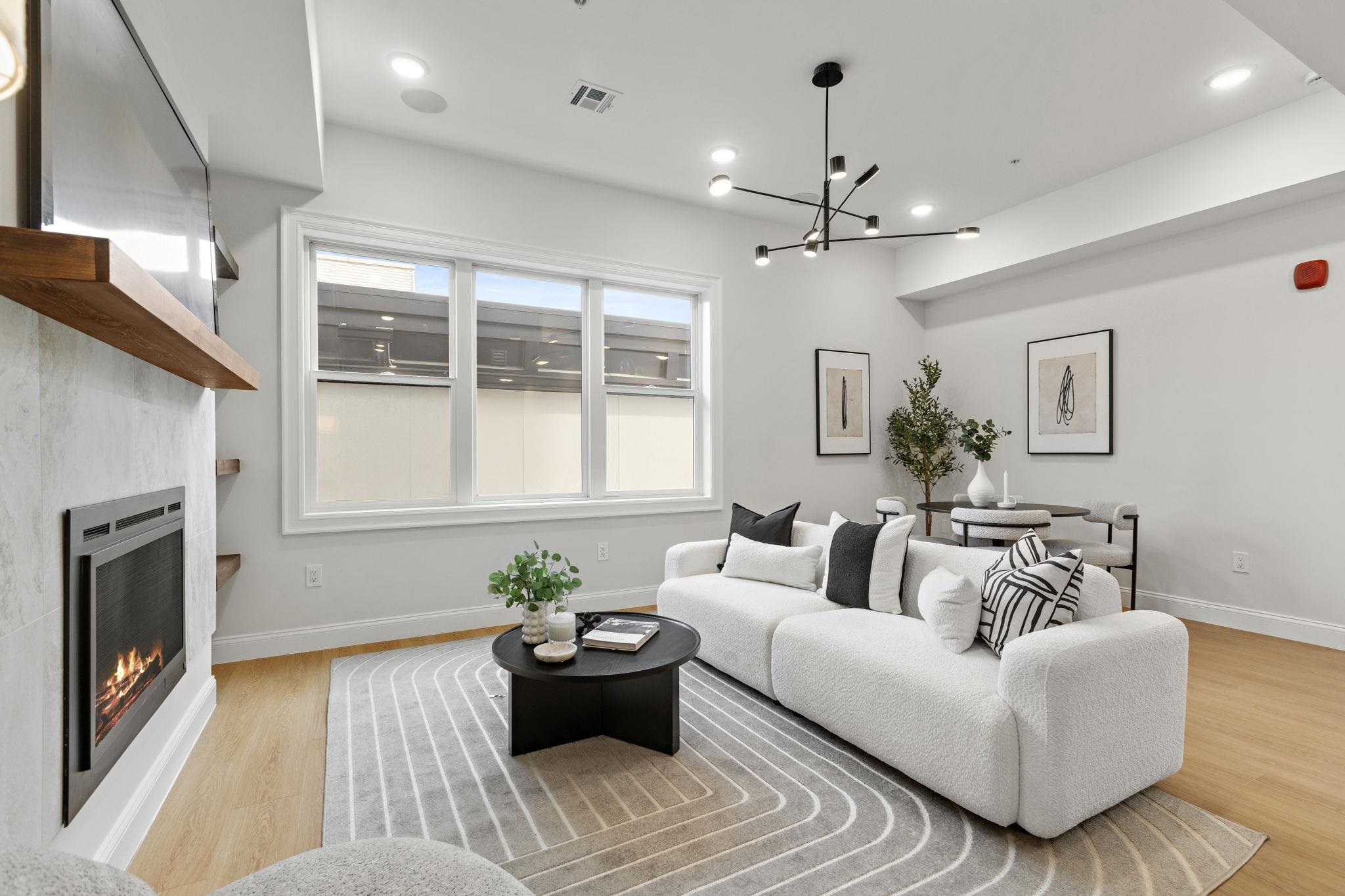 192 CAMBRIDGE AVE Unit: 2