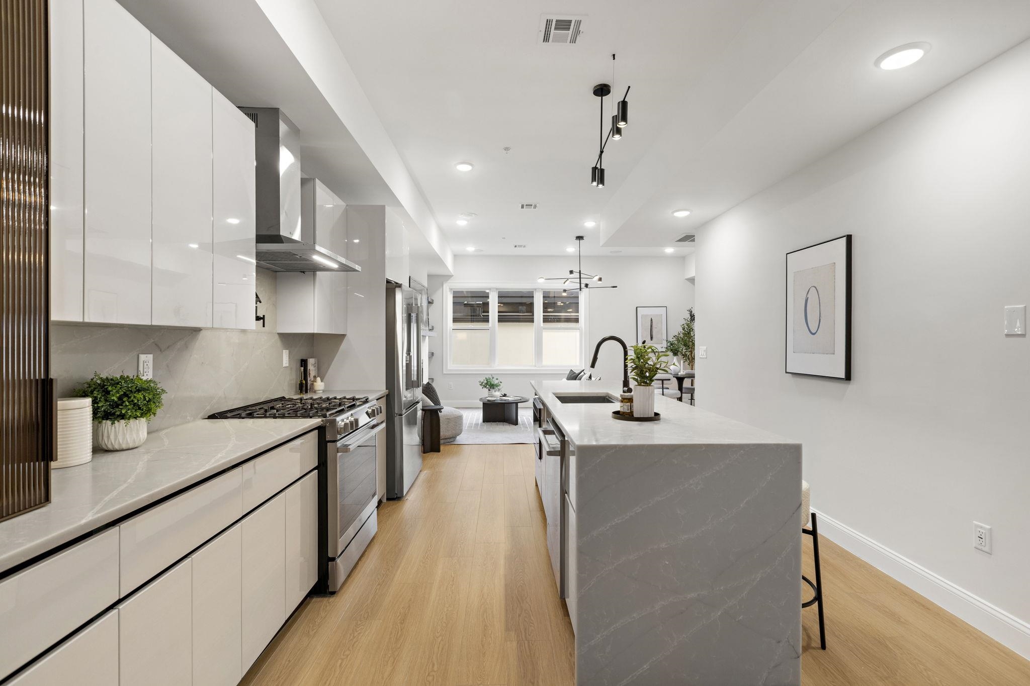 192 CAMBRIDGE AVE Unit: 2