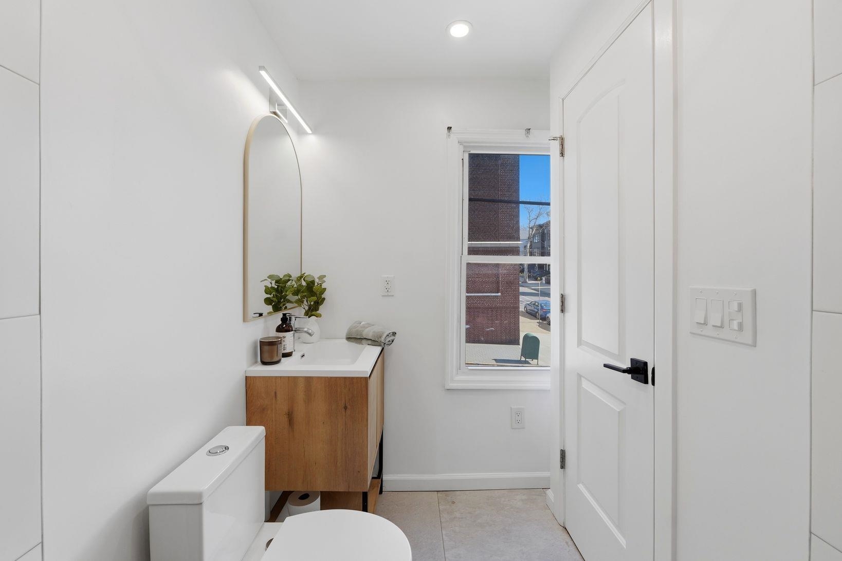 77 CONGRESS ST Unit: 2
