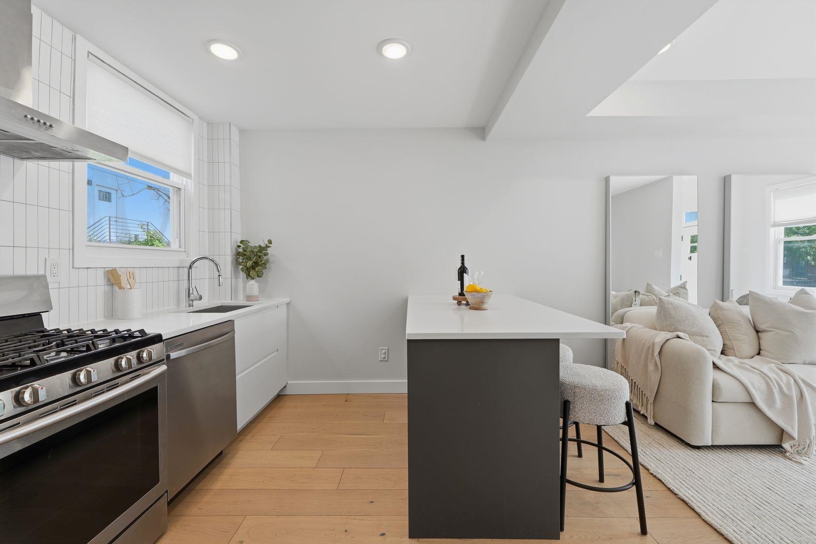 77 CONGRESS ST Unit: 3