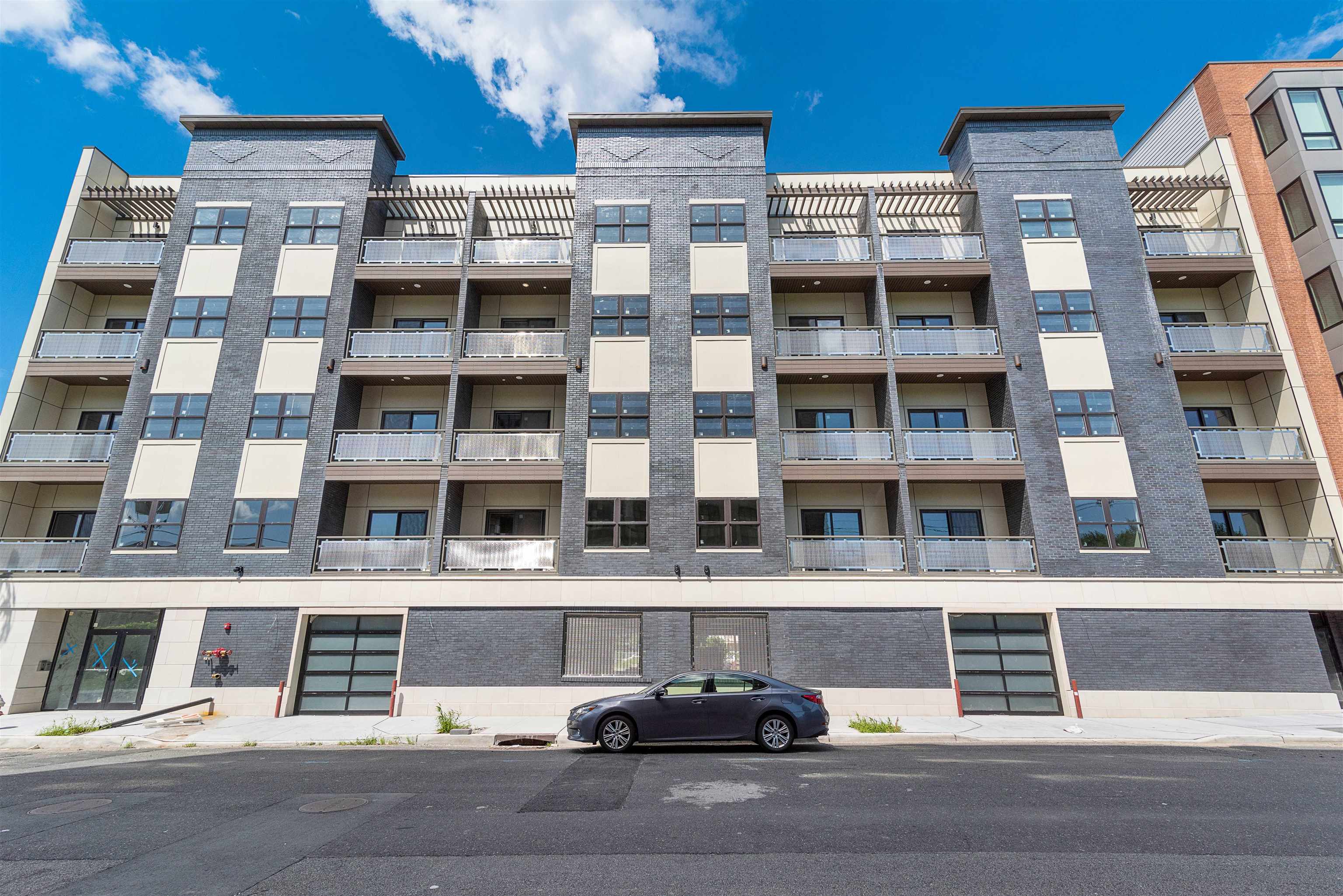 313 PINE ST Unit: 207