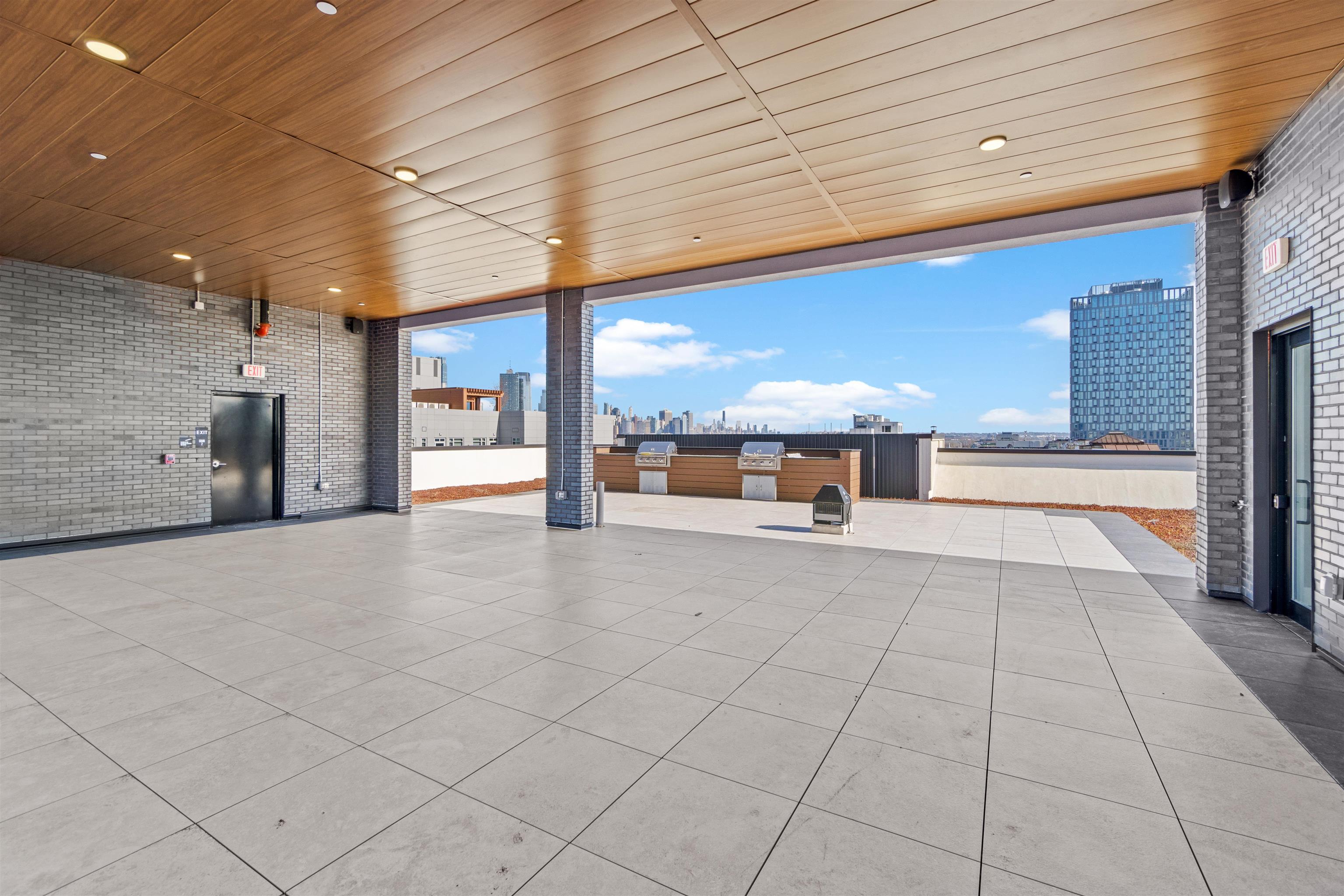 412 WHITON ST Unit: 507