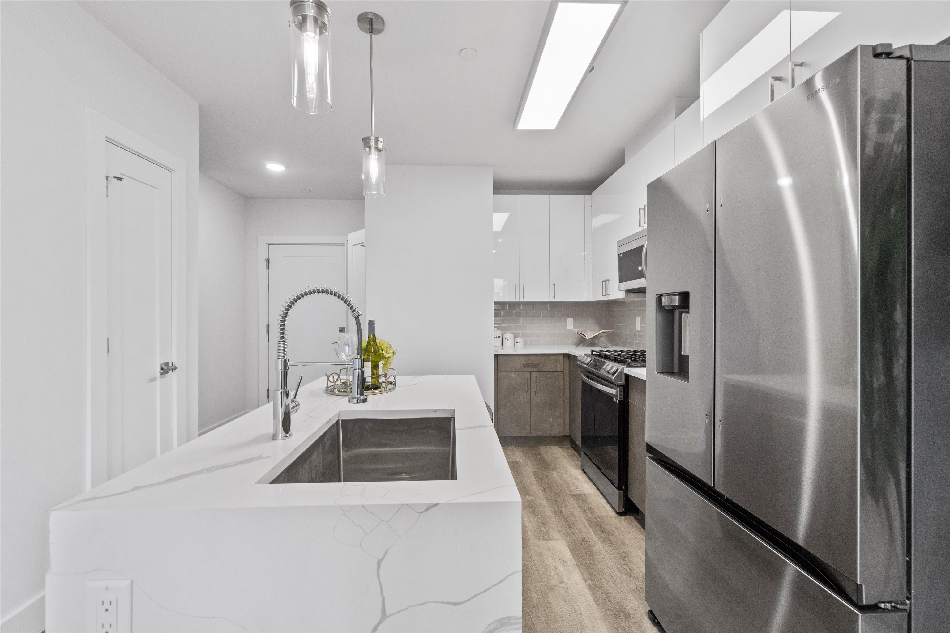 412 WHITON ST Unit: 707