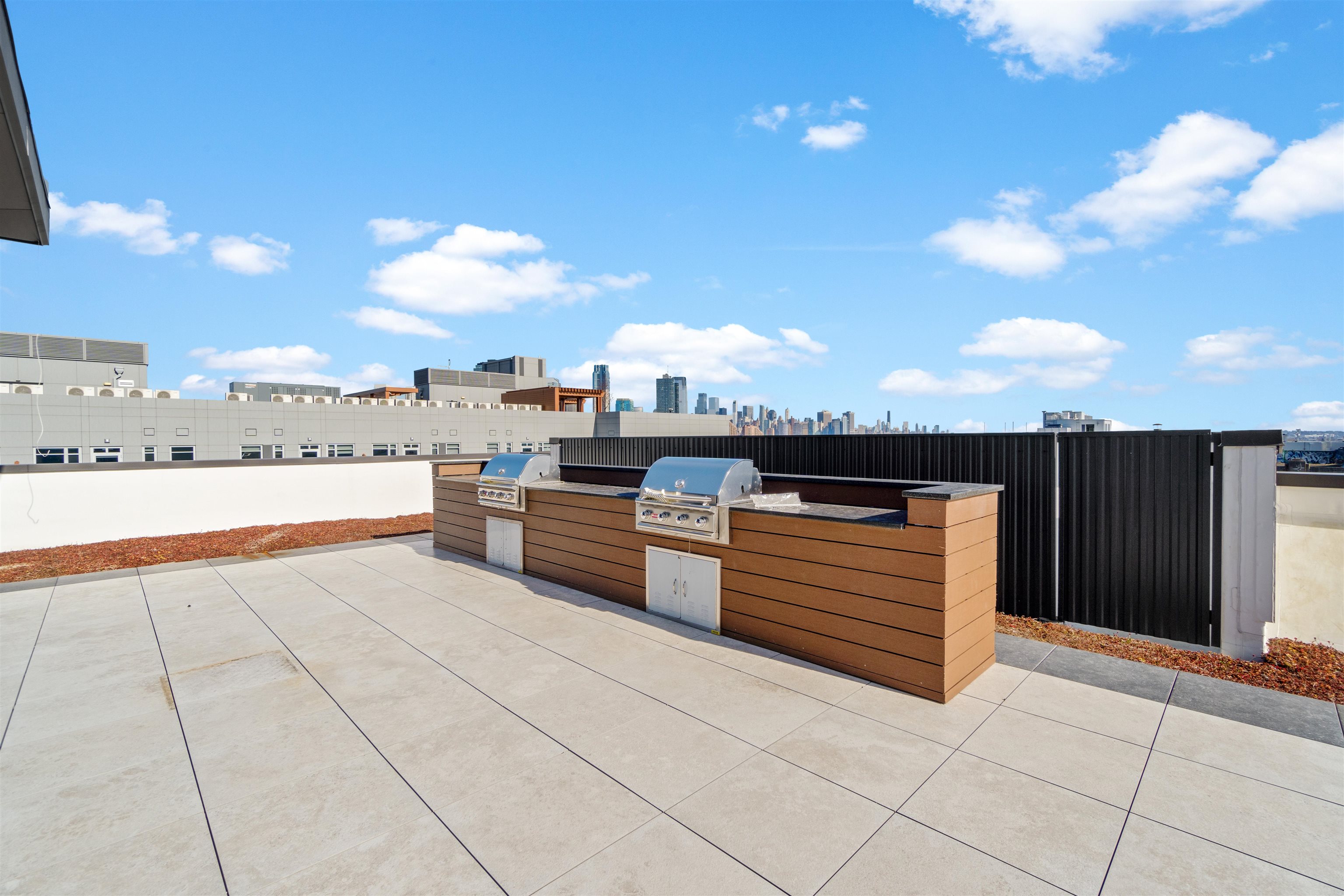 412 WHITON ST Unit: 707