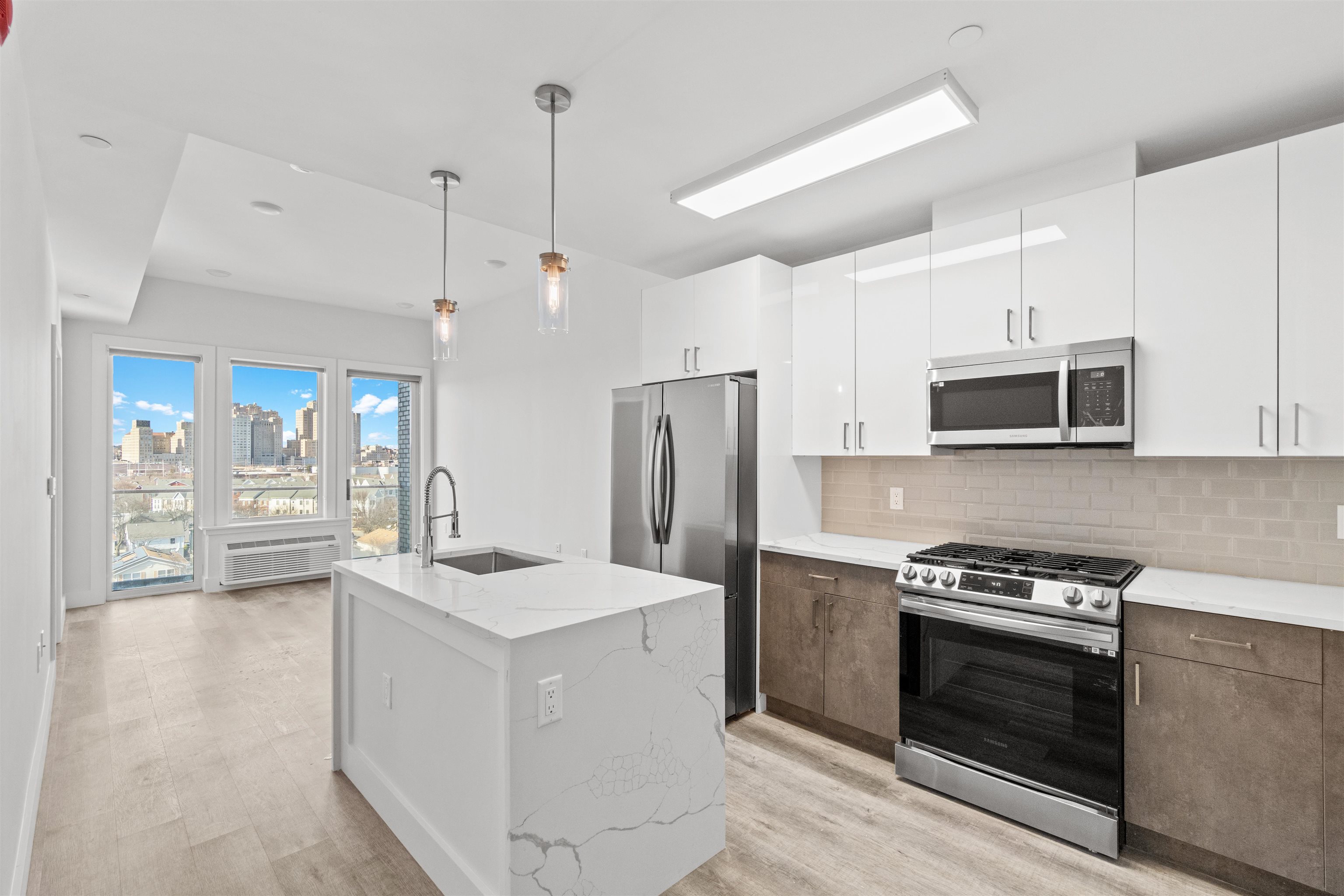 412 WHITON ST Unit: 707