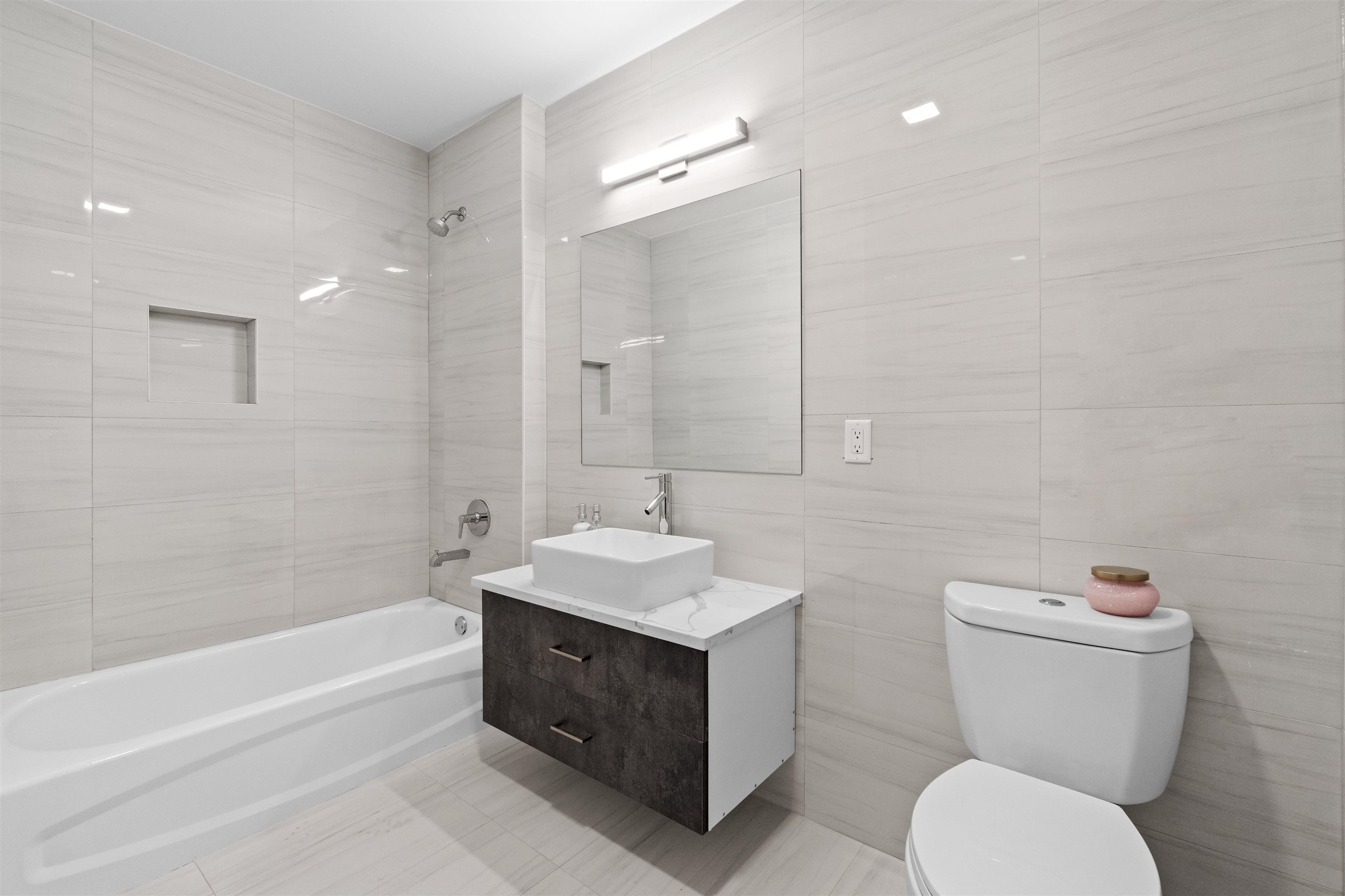 412 WHITON ST Unit: 707