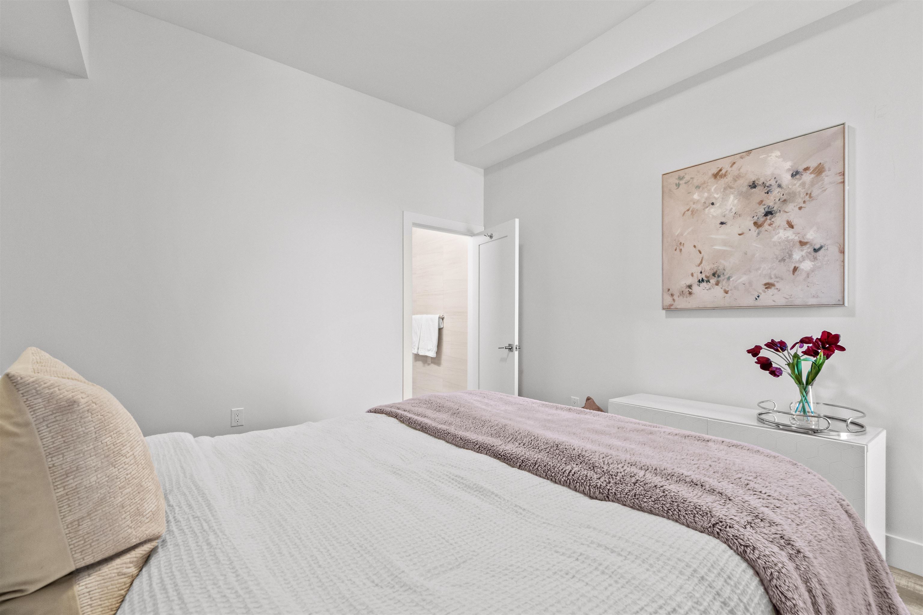 412 WHITON ST Unit: 706