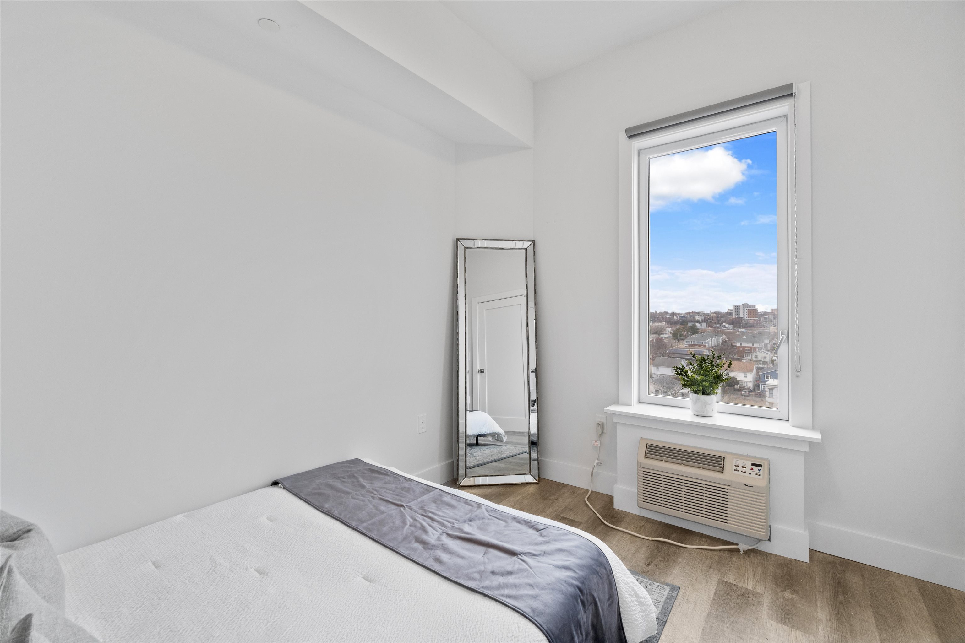 412 WHITON ST Unit: 706