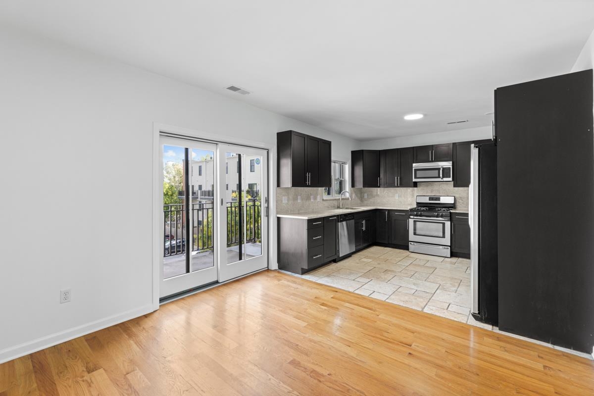 443-2 WHITON ST Unit: 2