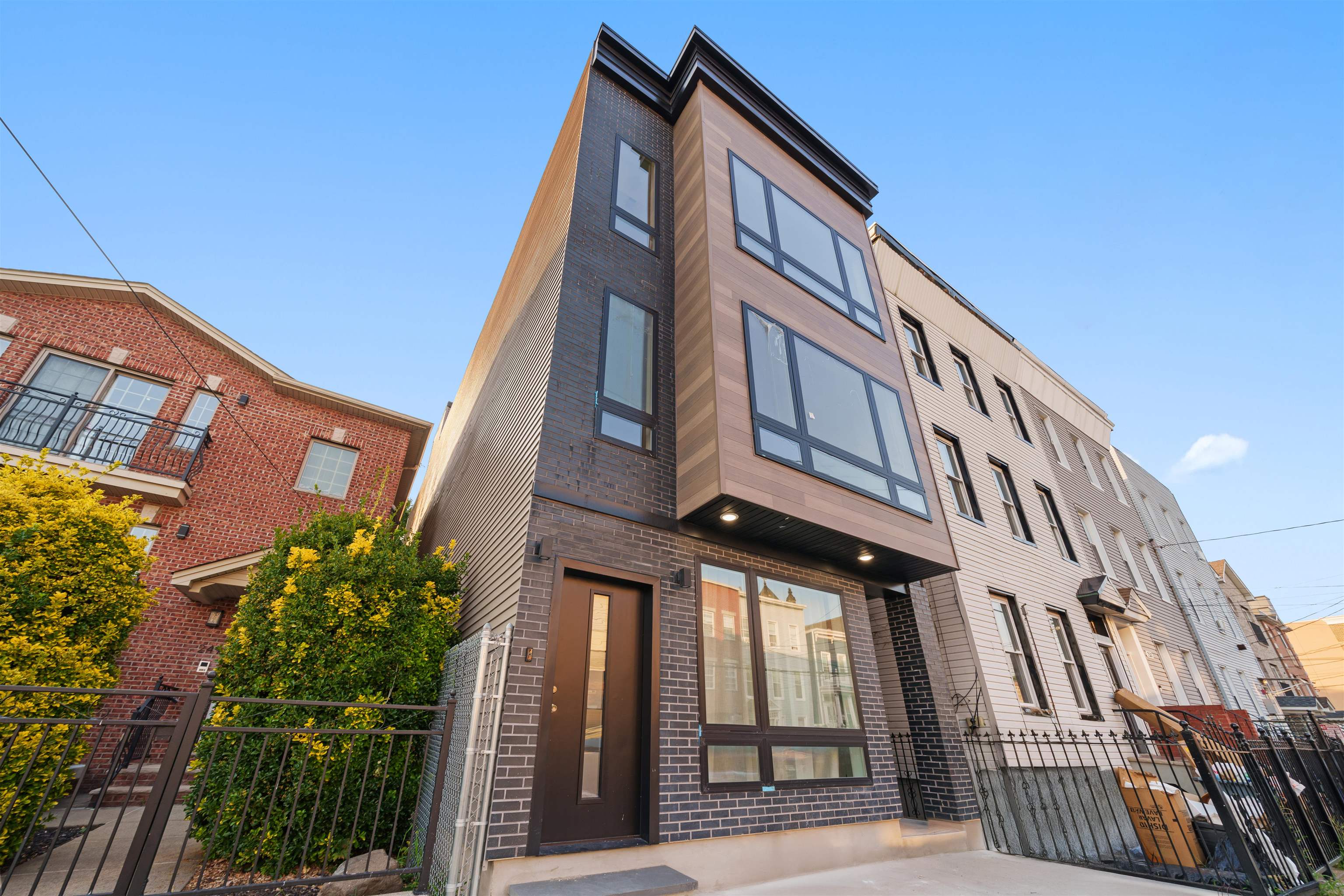 249.5 HALLADAY ST Unit: A