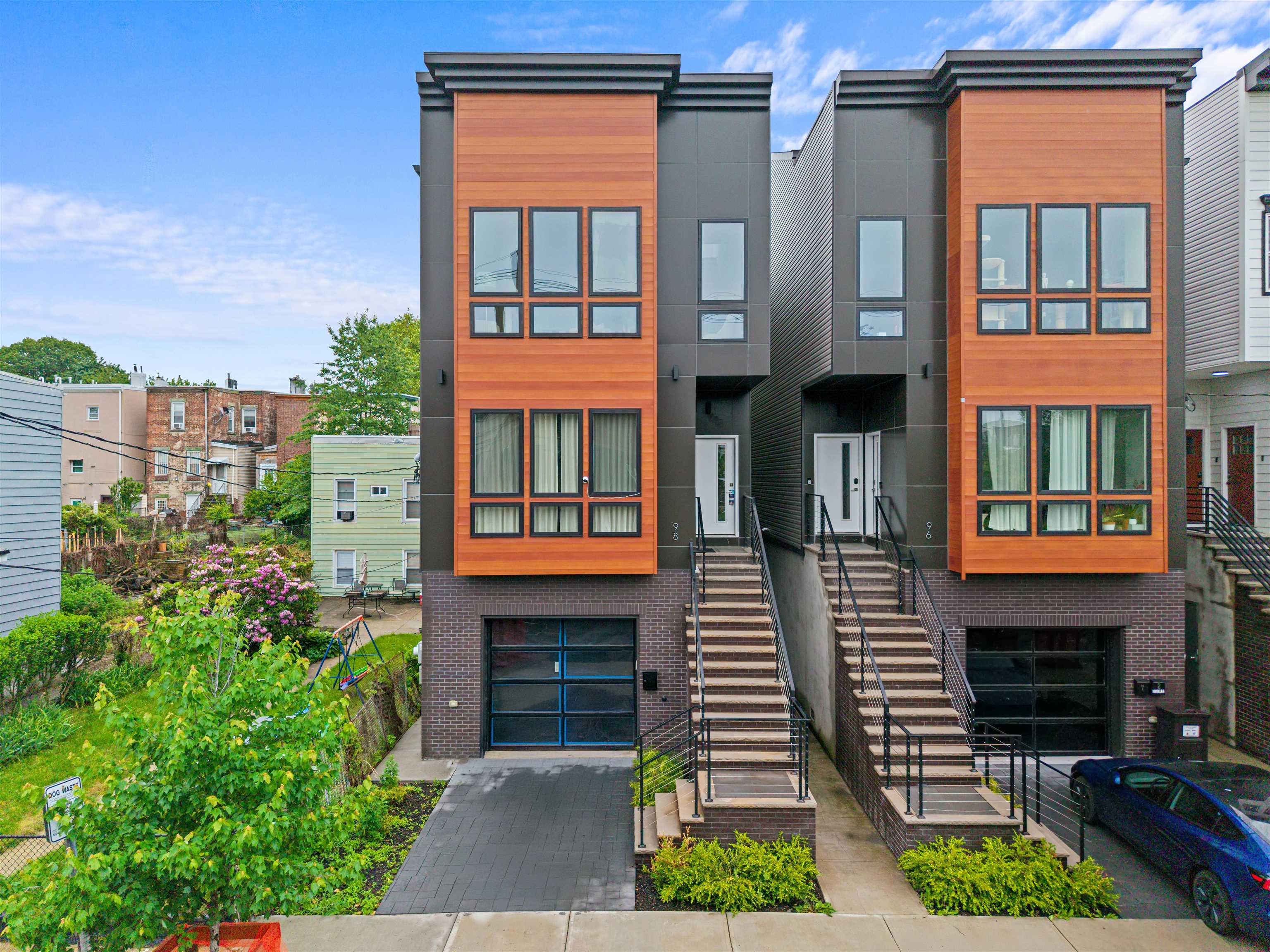 98 VAN HORNE ST Unit: 2