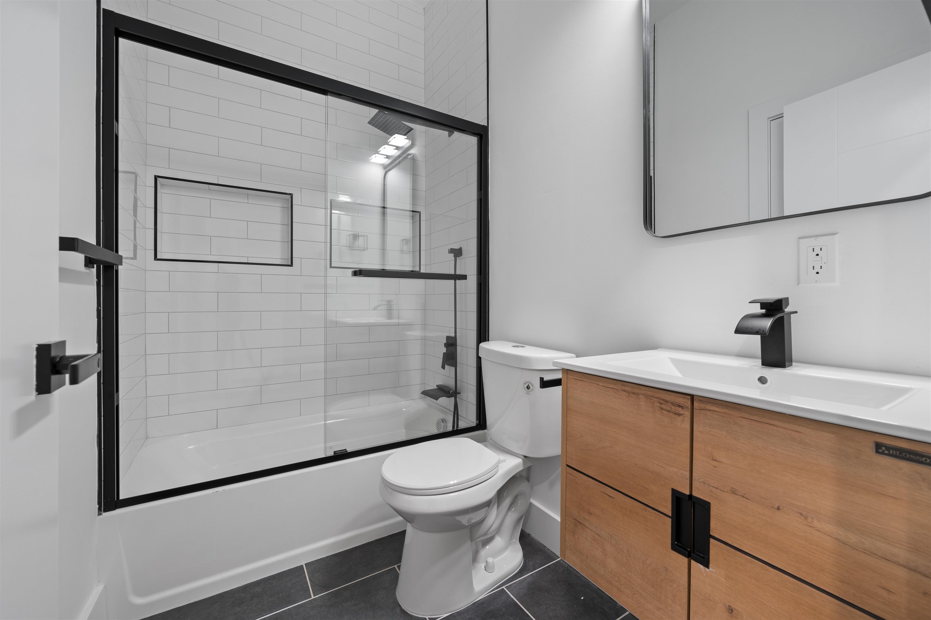30 CAMBRIDGE AVE Unit: 3