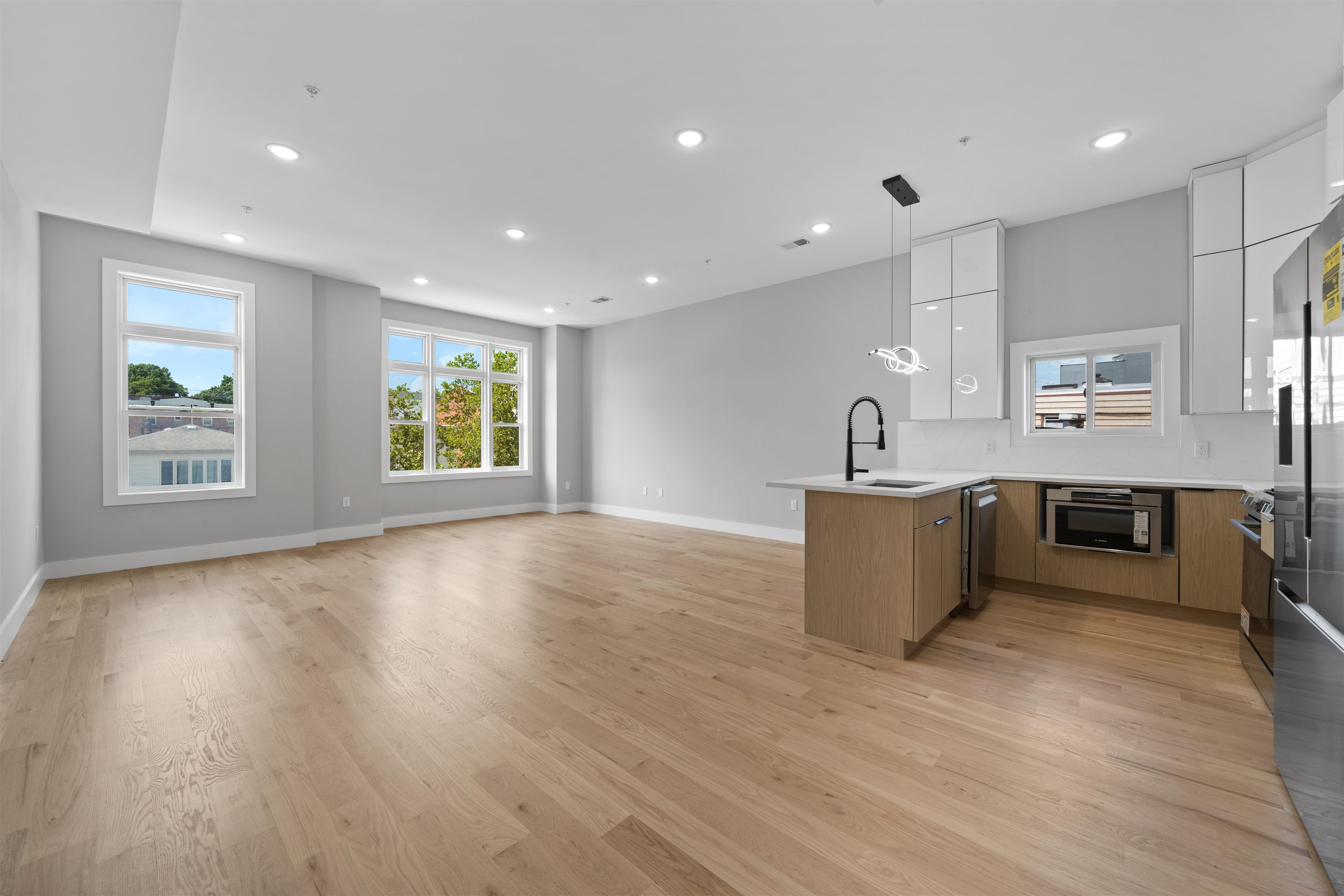 30 CAMBRIDGE AVE Unit: 3