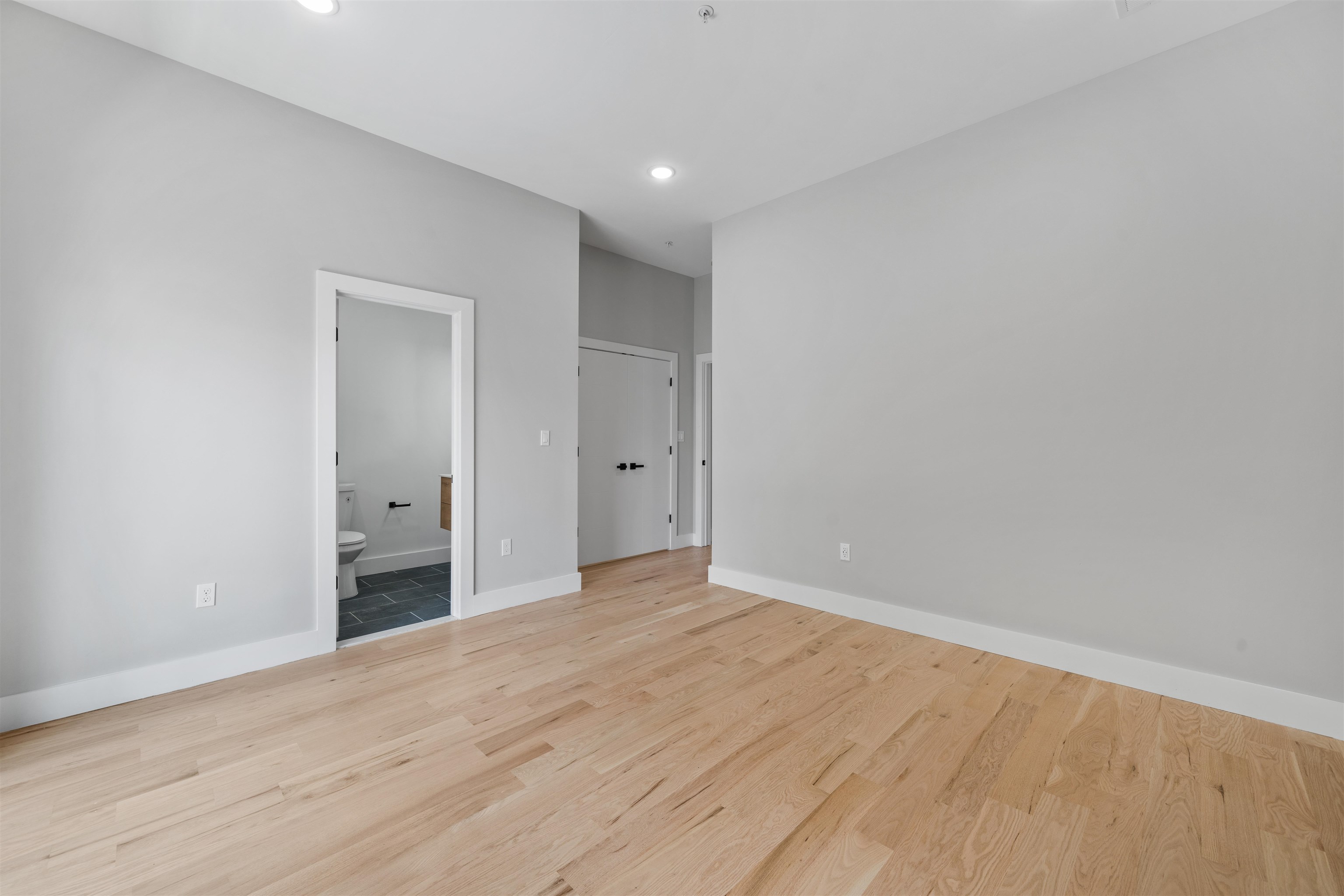 30 CAMBRIDGE AVE Unit: 3