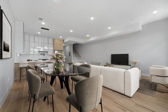 30 CAMBRIDGE AVE Unit: 3