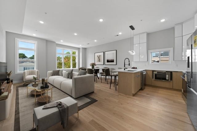 30 CAMBRIDGE AVE Unit: 3
