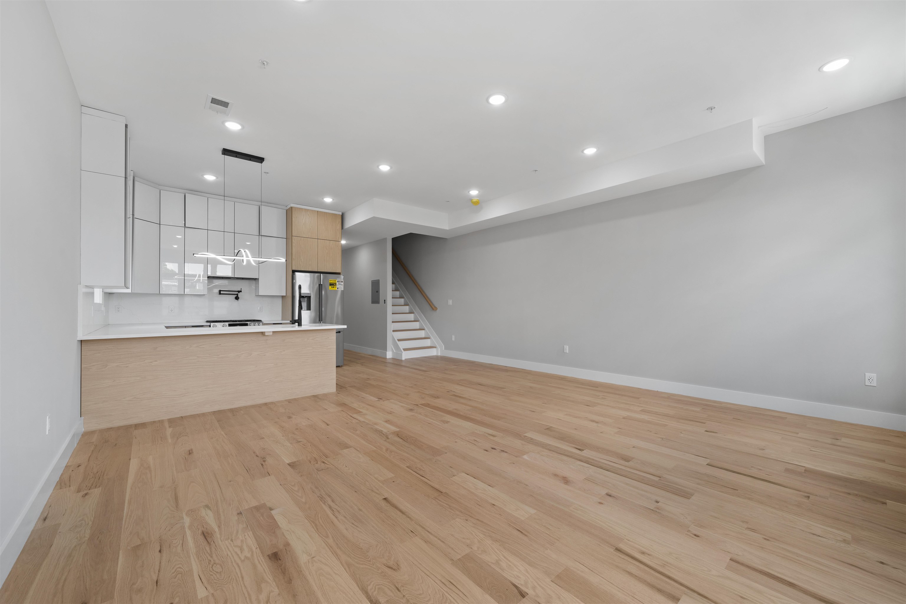 30 CAMBRIDGE AVE Unit: 3