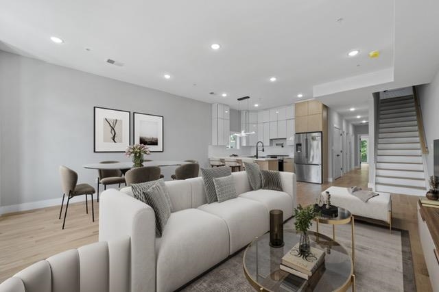 30 CAMBRIDGE AVE Unit: 3