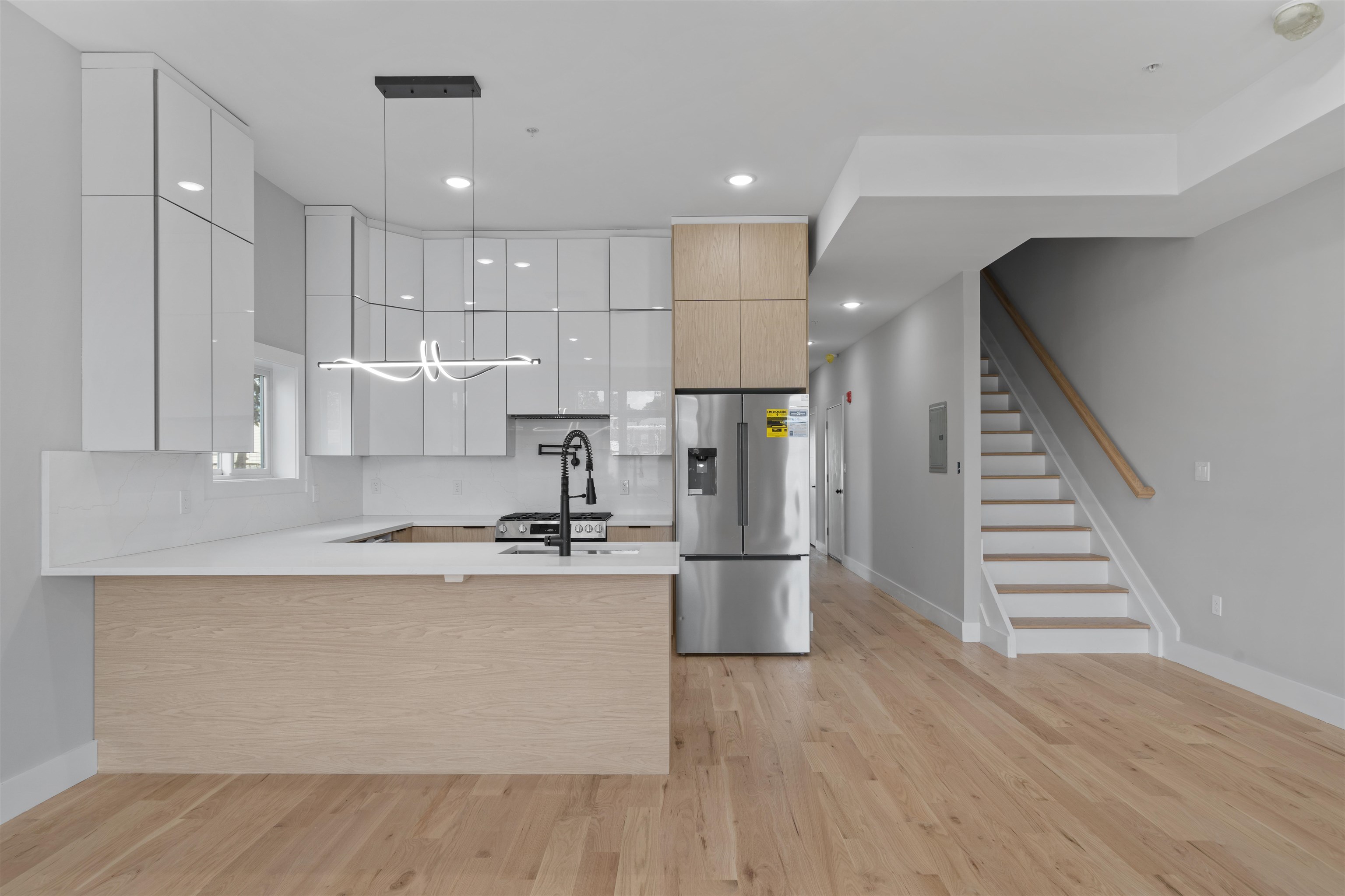 30 CAMBRIDGE AVE Unit: 3