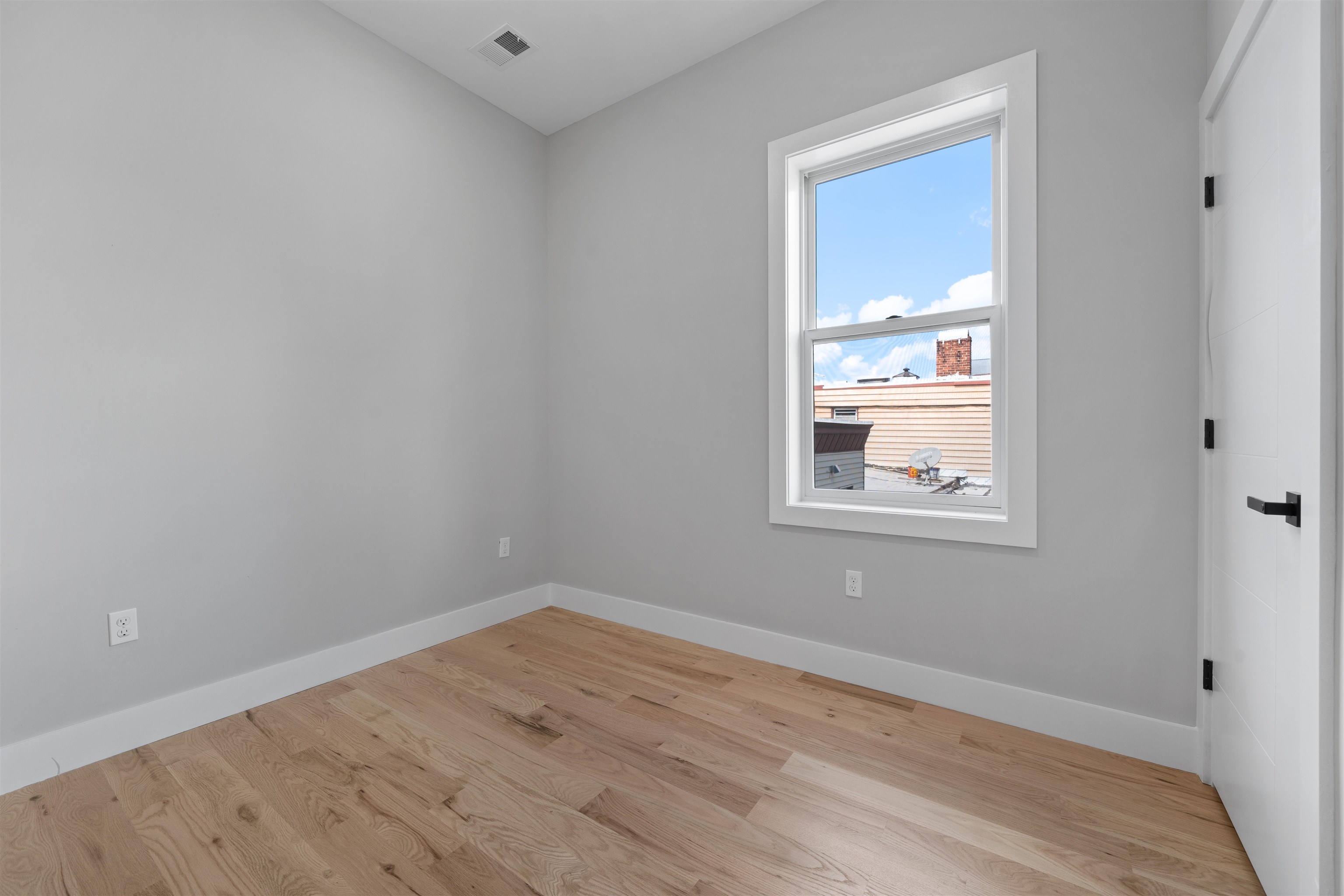 30 CAMBRIDGE AVE Unit: 3