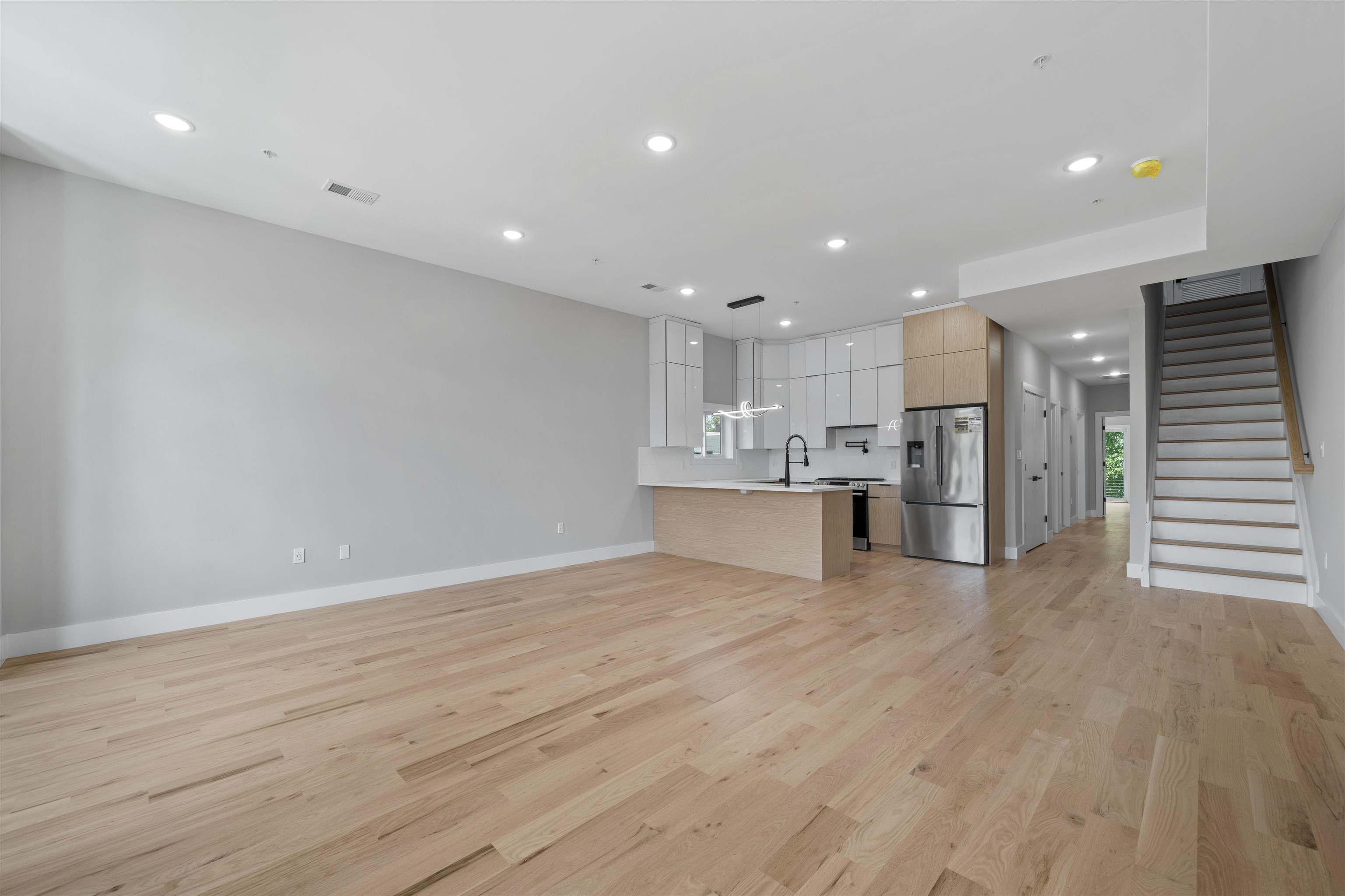 30 CAMBRIDGE AVE Unit: 3