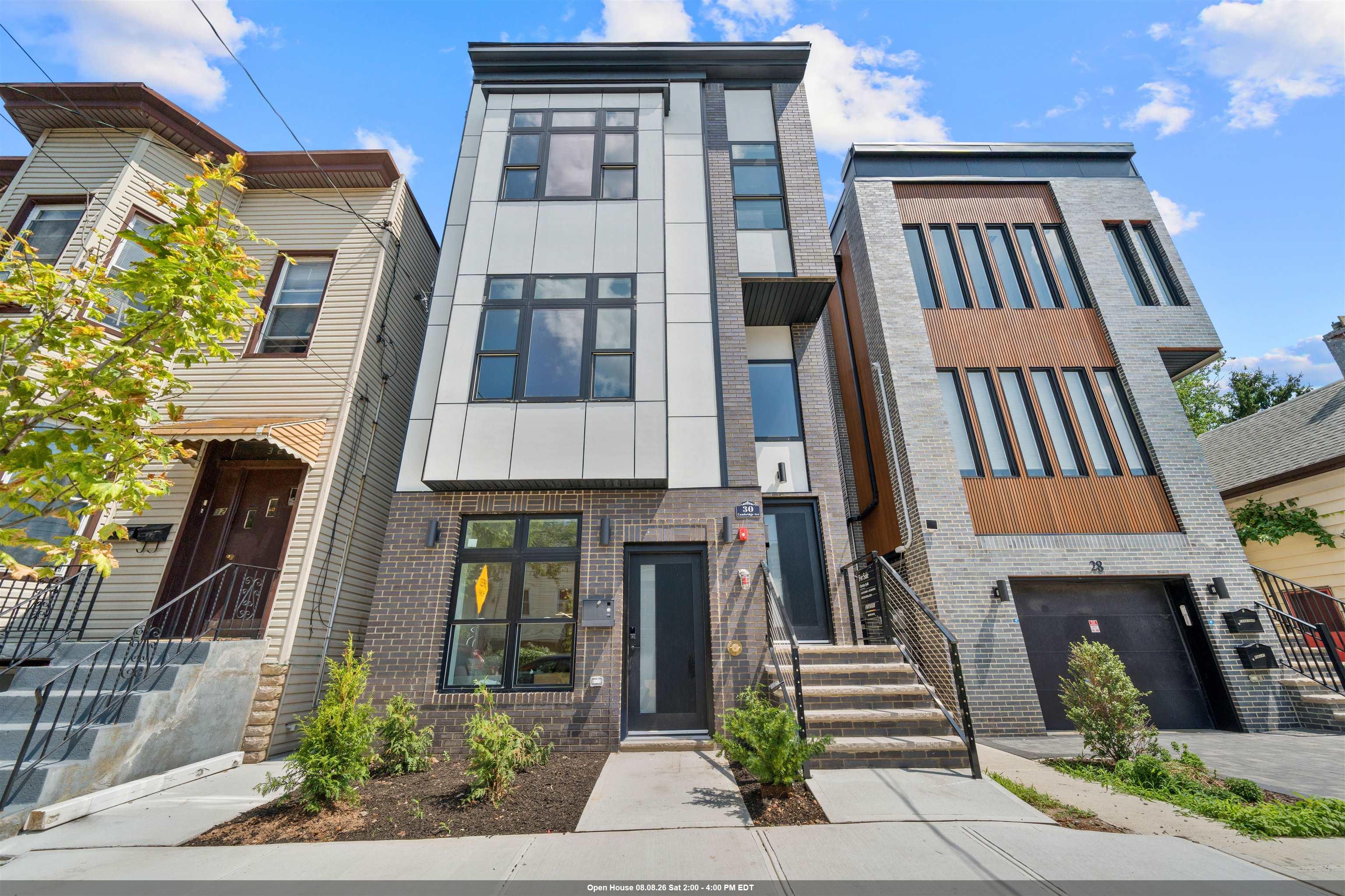 30 CAMBRIDGE AVE Unit: 3