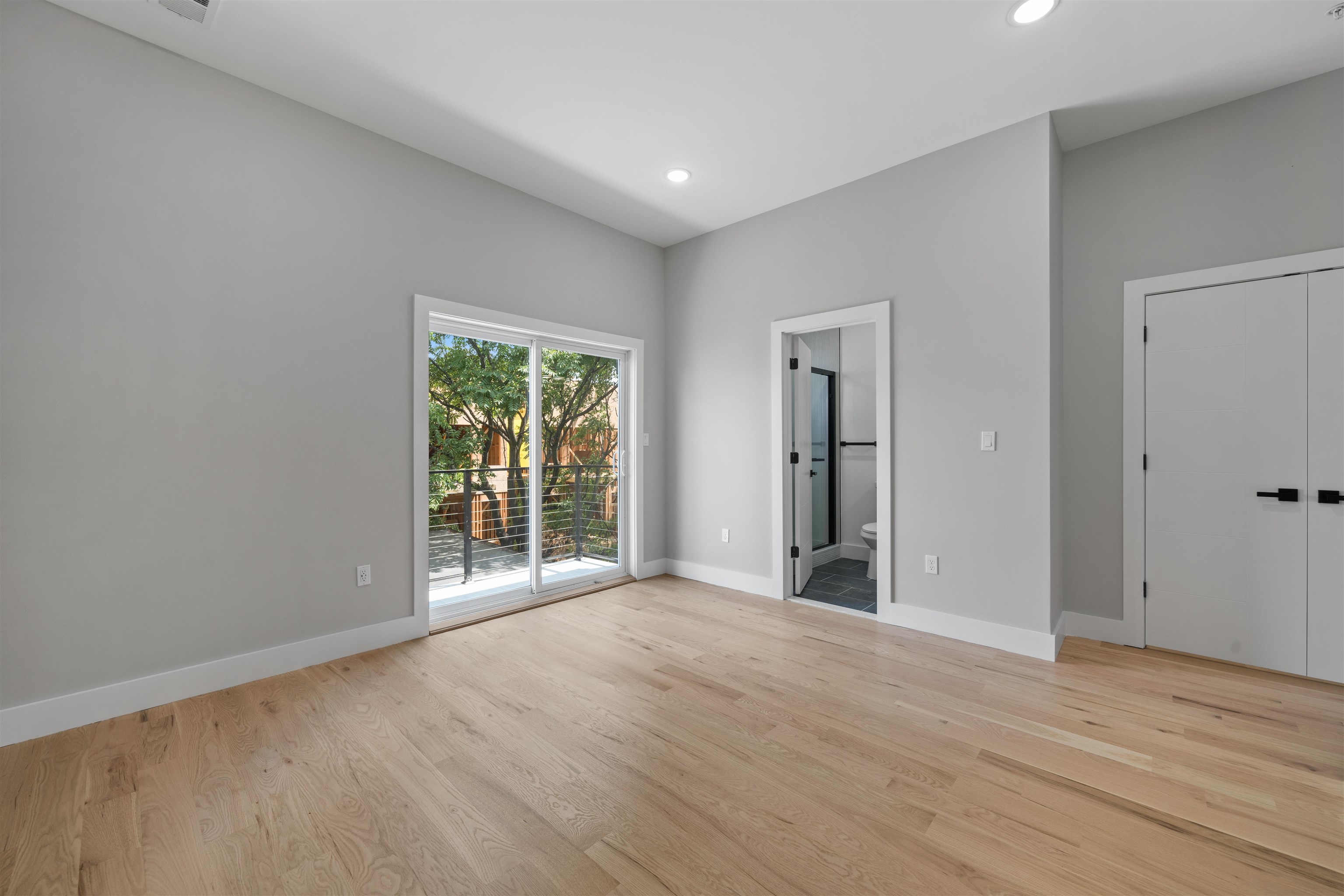 30 CAMBRIDGE AVE Unit: 3
