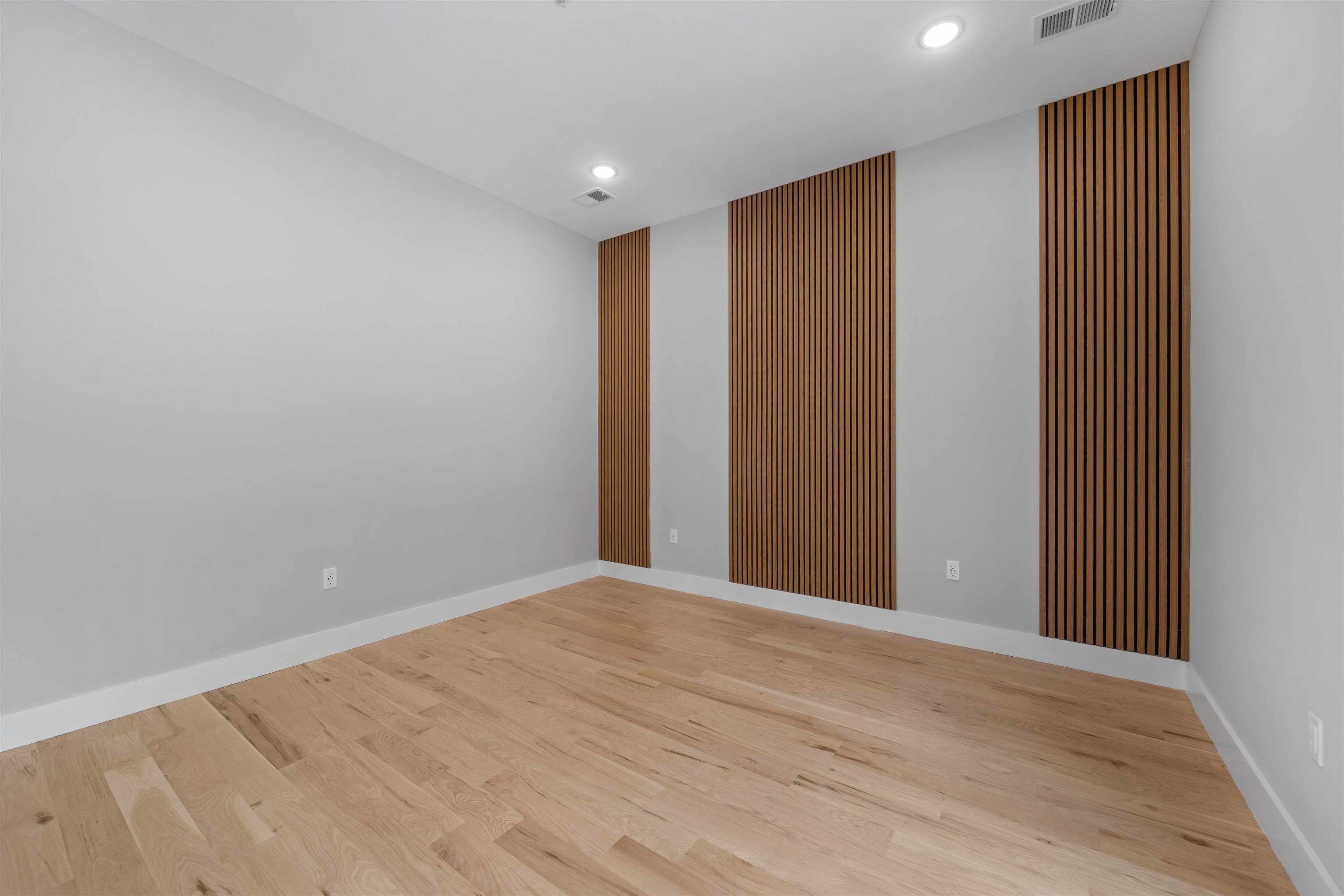 30 CAMBRIDGE AVE Unit: 3