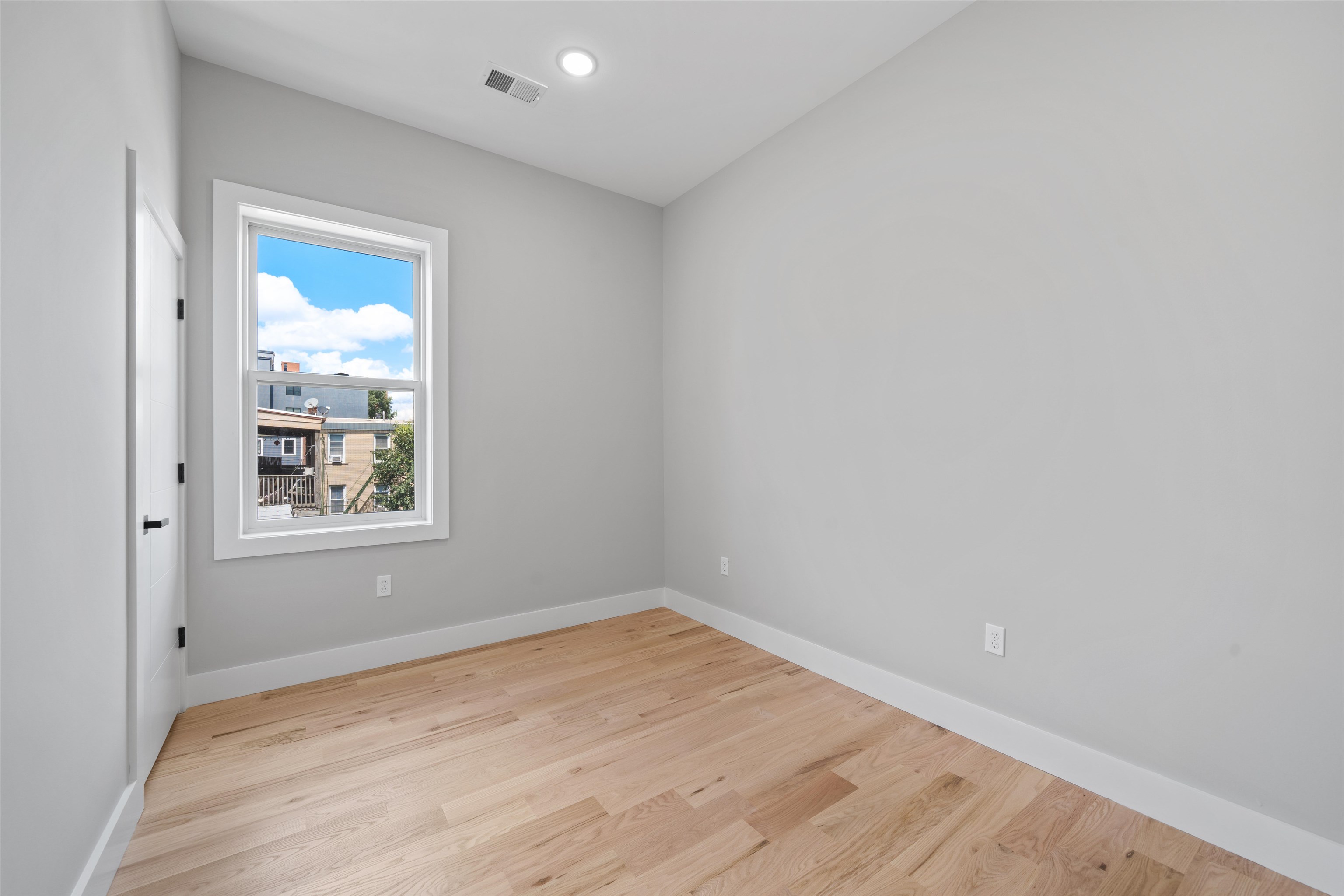 30 CAMBRIDGE AVE Unit: 3