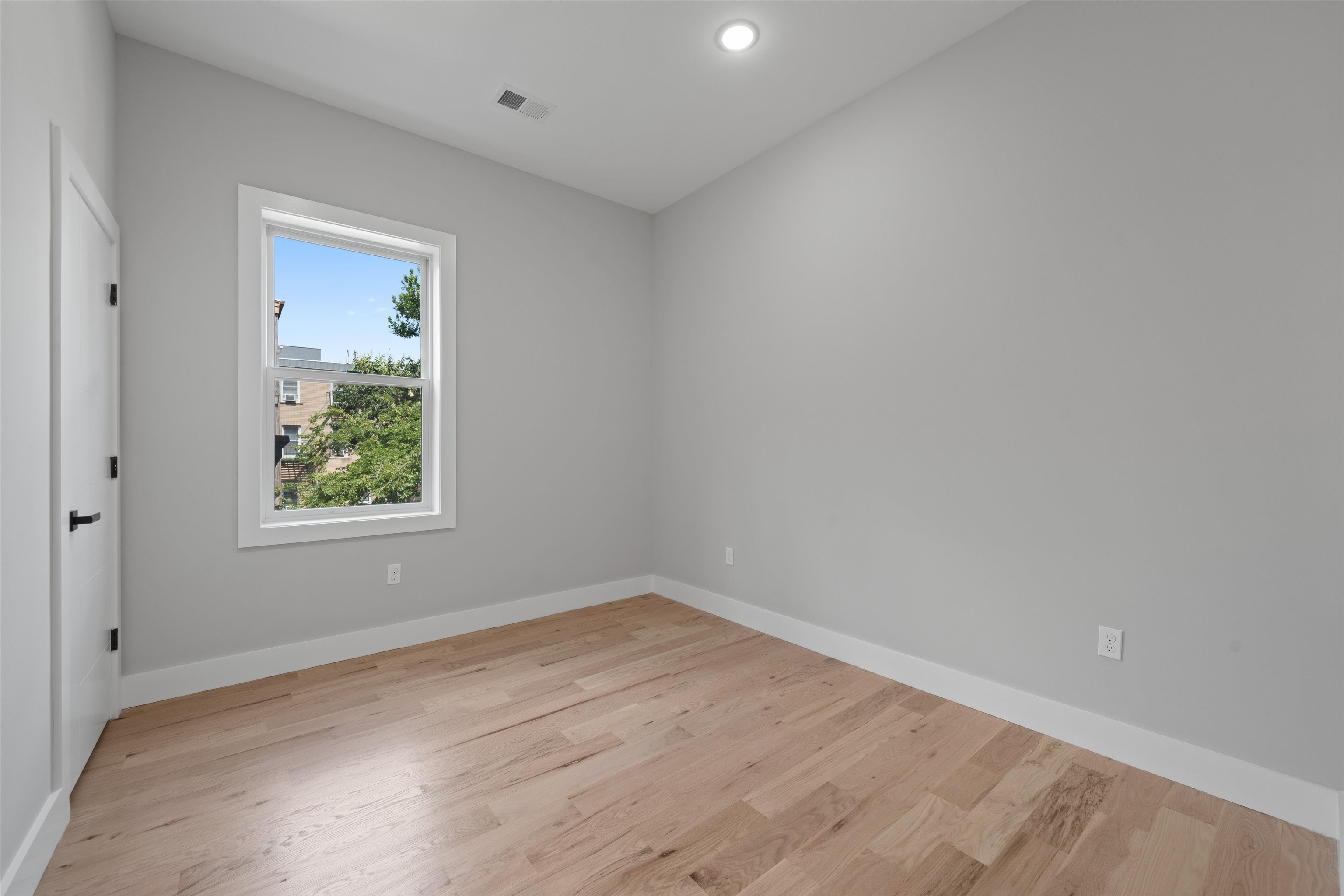 30 CAMBRIDGE AVE Unit: 2