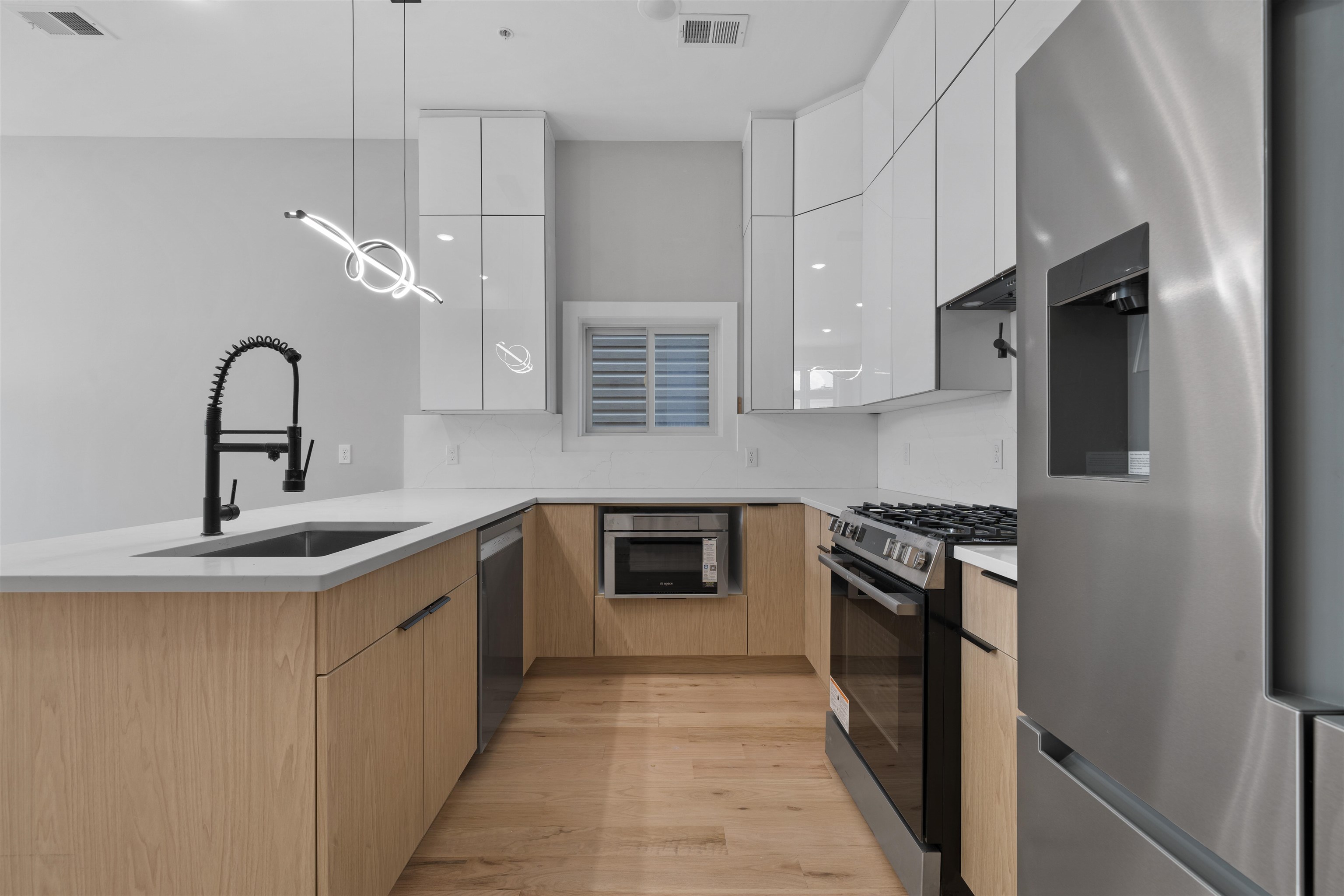 30 CAMBRIDGE AVE Unit: 2