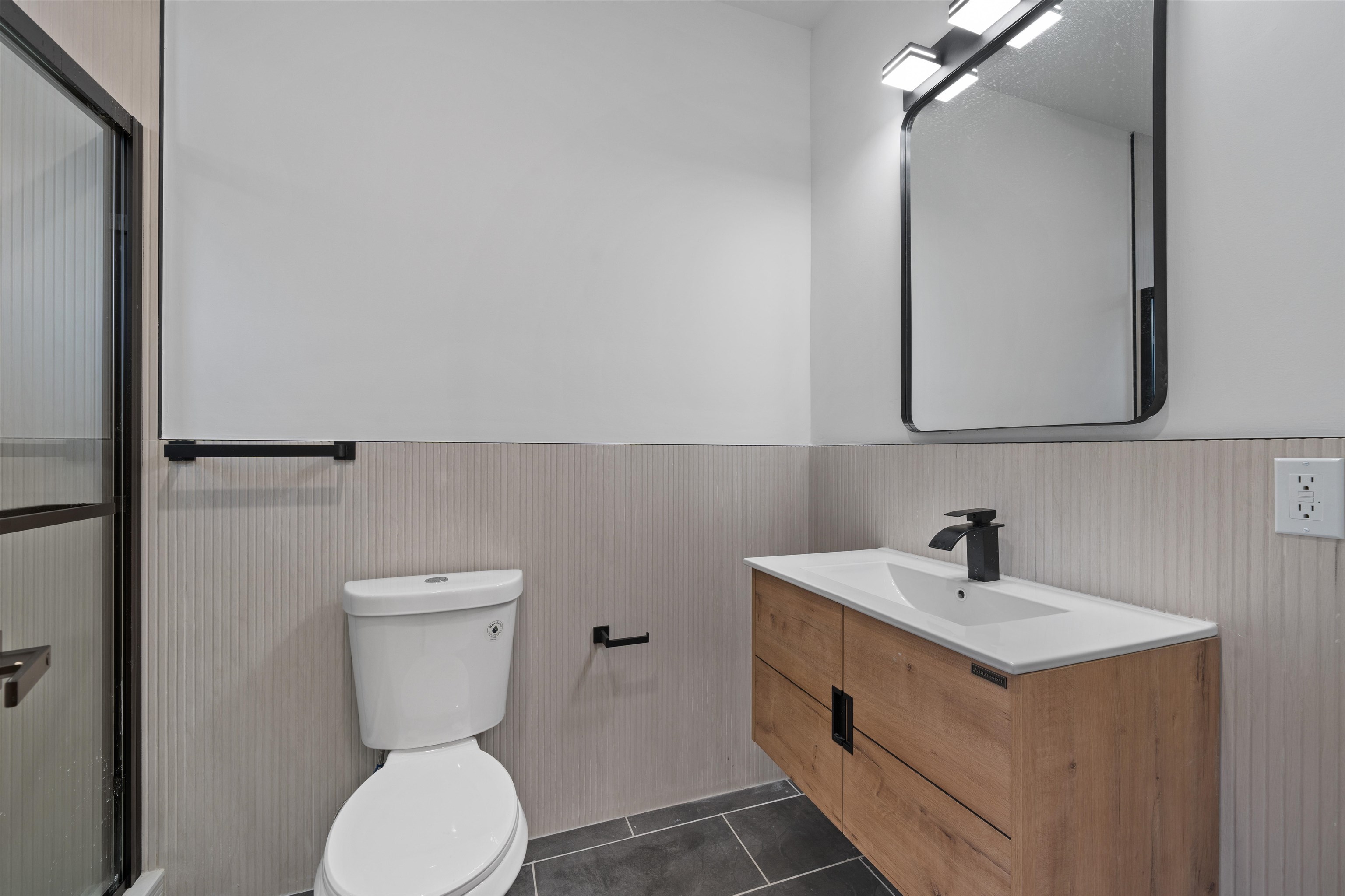30 CAMBRIDGE AVE Unit: 2