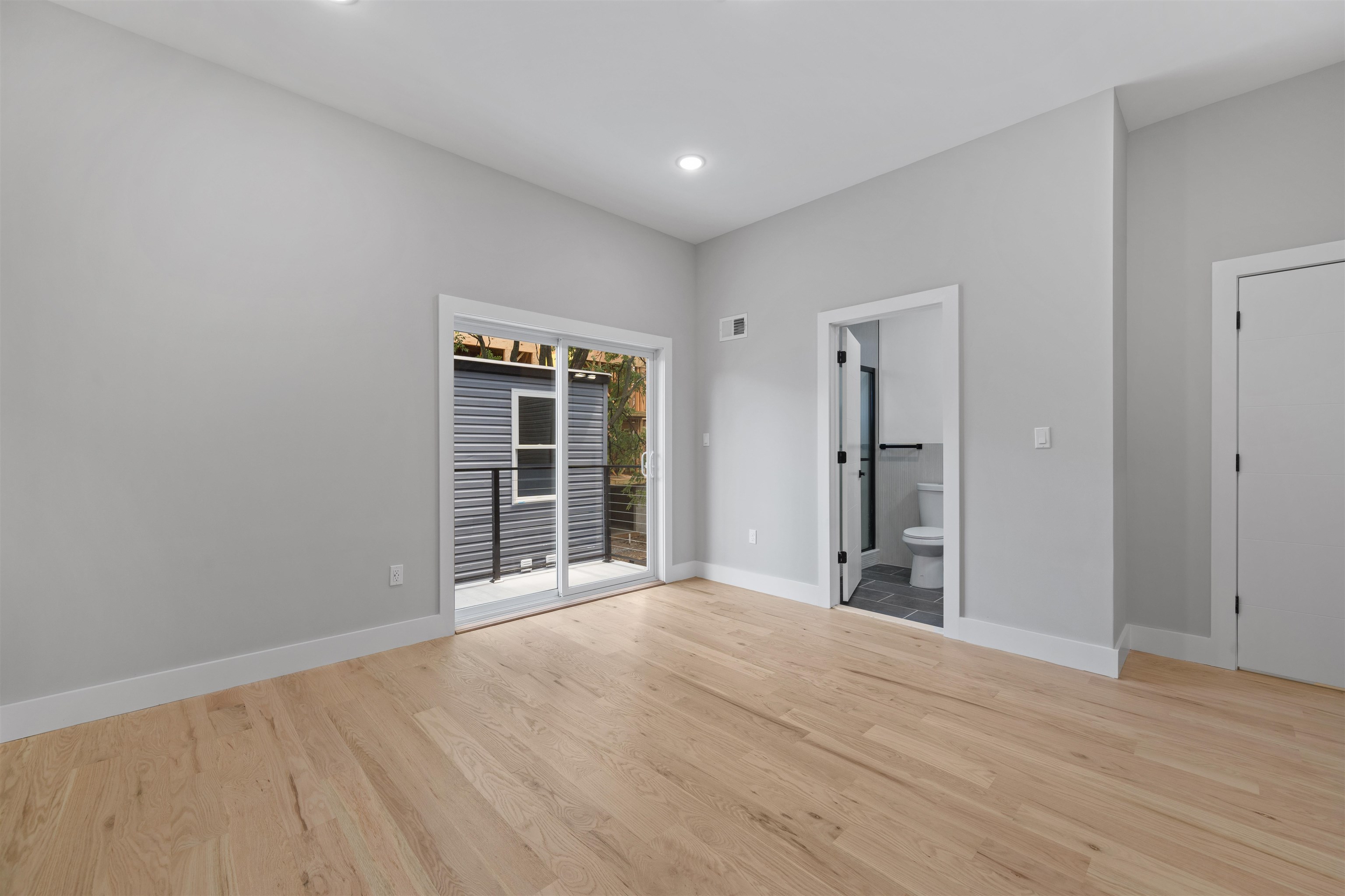 30 CAMBRIDGE AVE Unit: 2