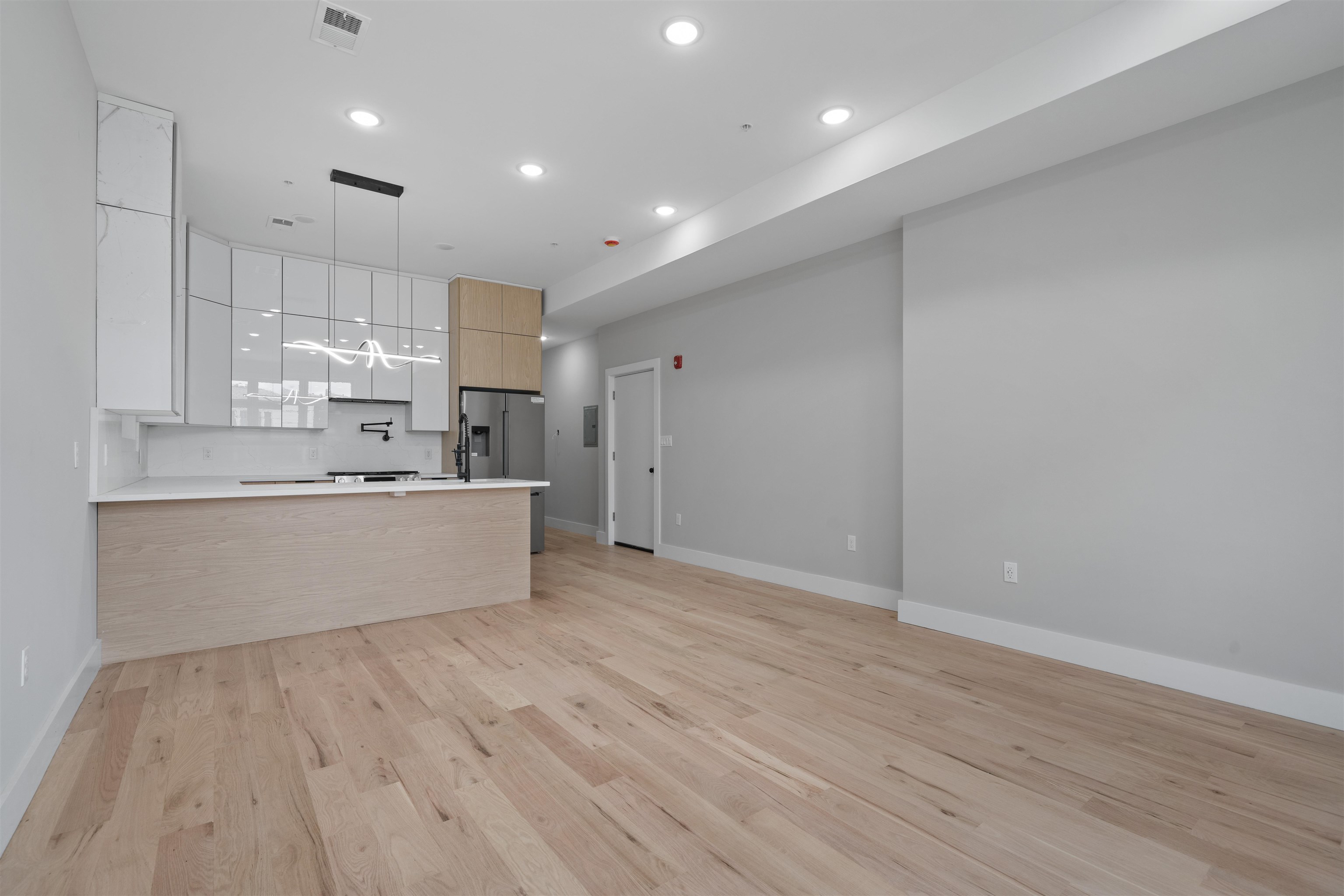 30 CAMBRIDGE AVE Unit: 2