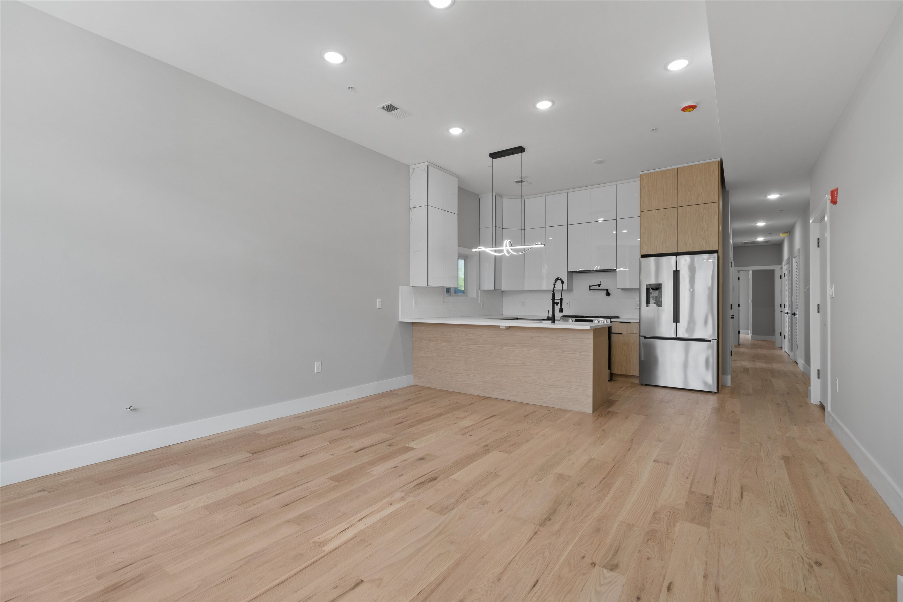 30 CAMBRIDGE AVE Unit: 2