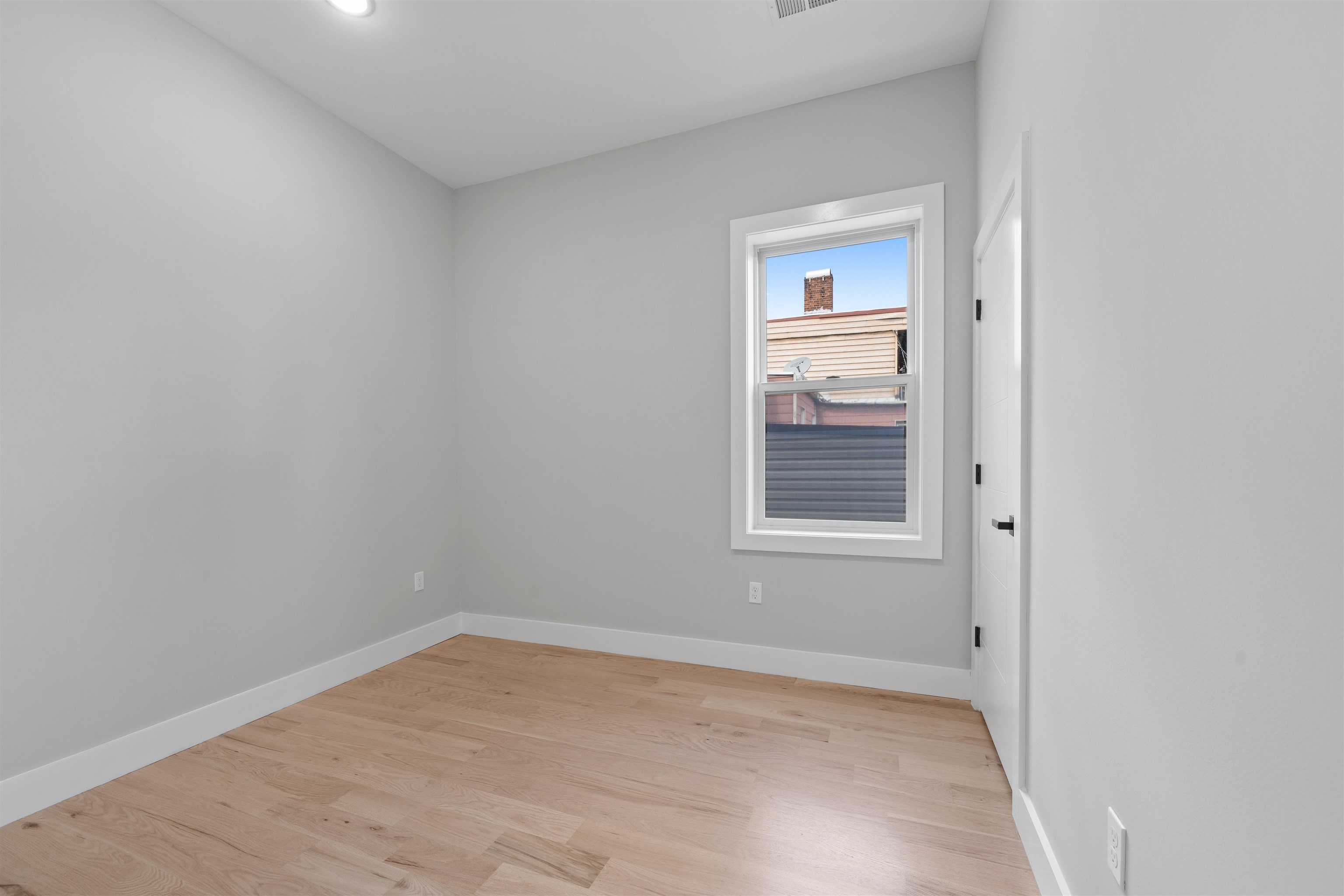 30 CAMBRIDGE AVE Unit: 2