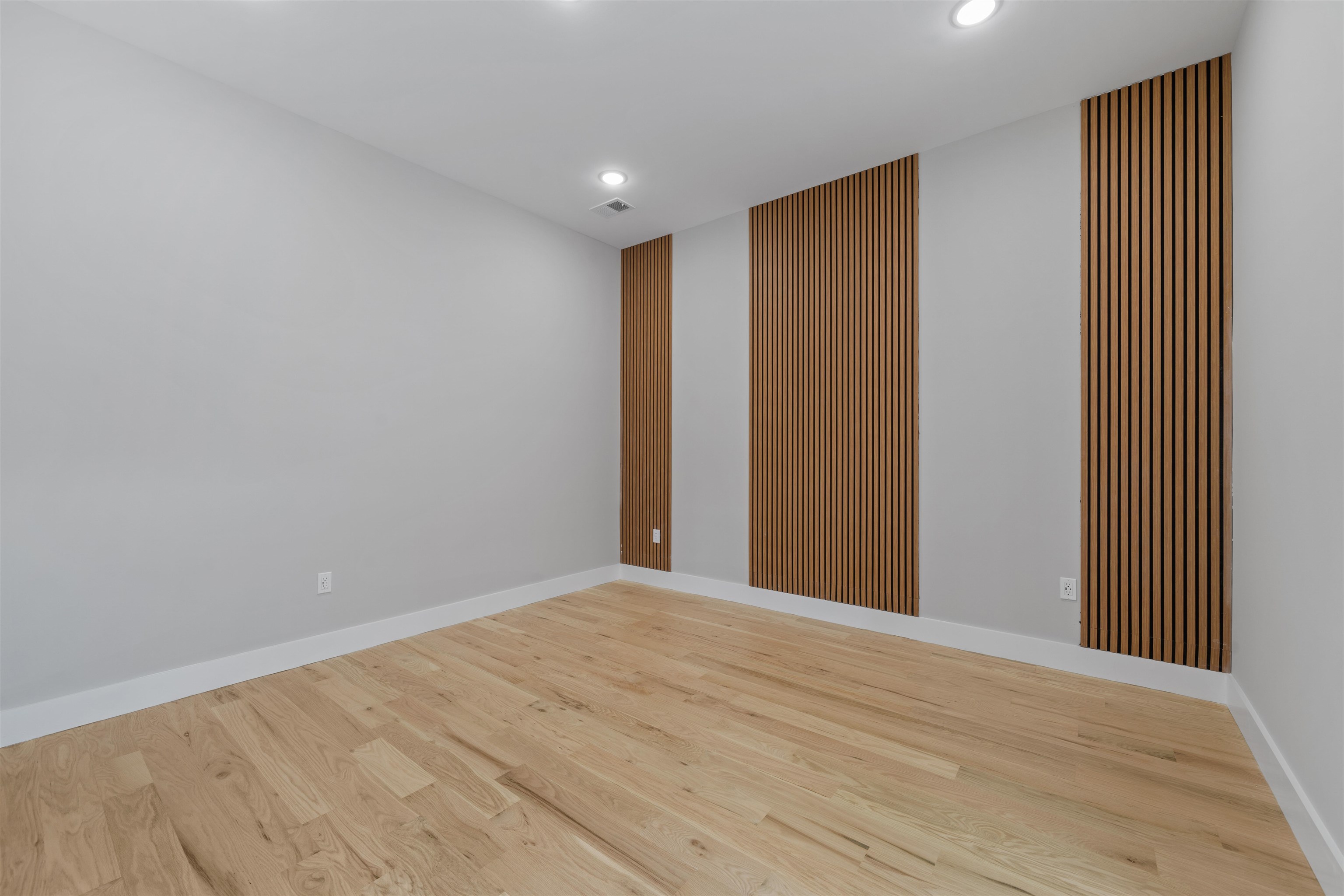 30 CAMBRIDGE AVE Unit: 2