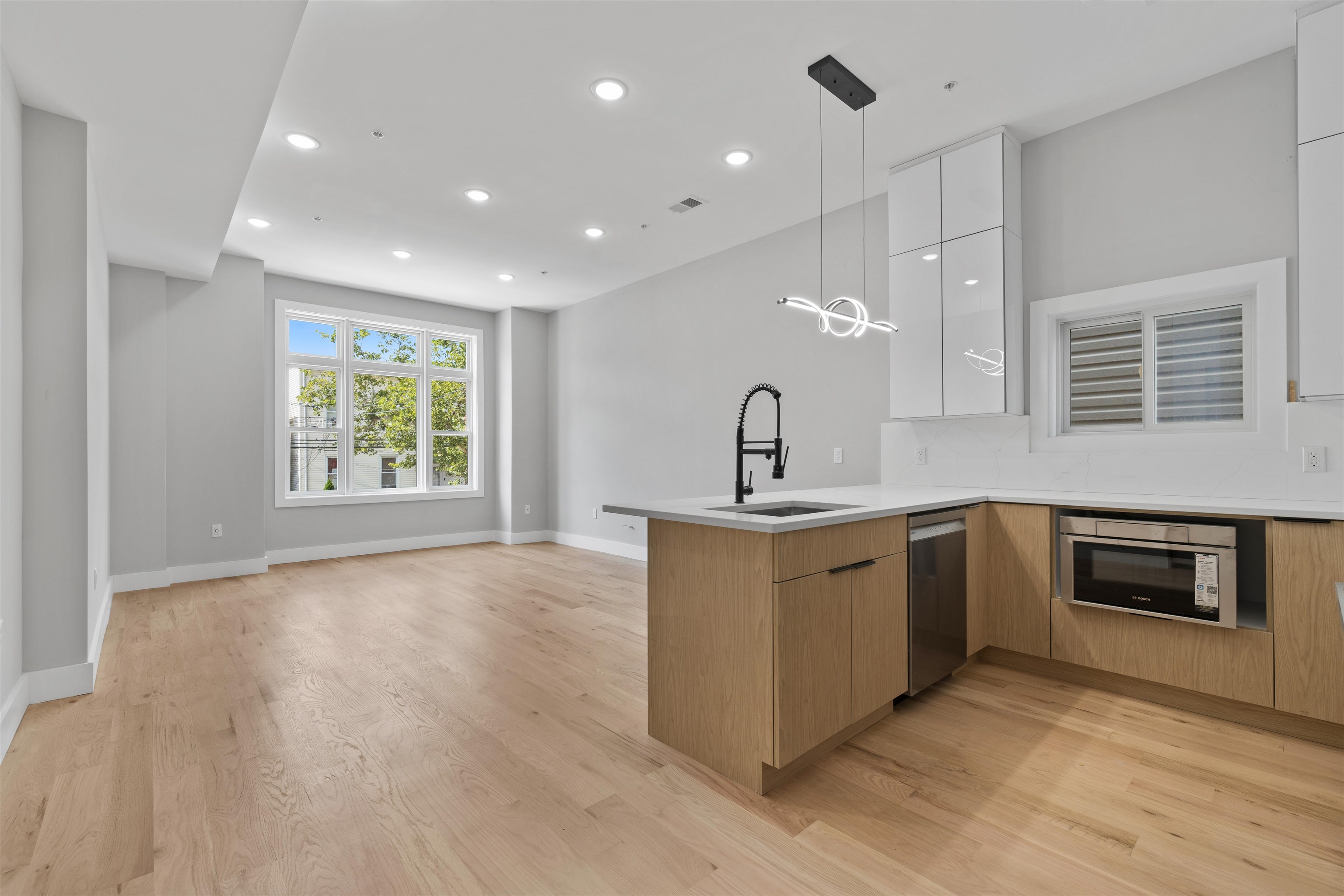 30 CAMBRIDGE AVE Unit: 2