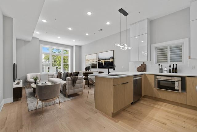 30 CAMBRIDGE AVE Unit: 2