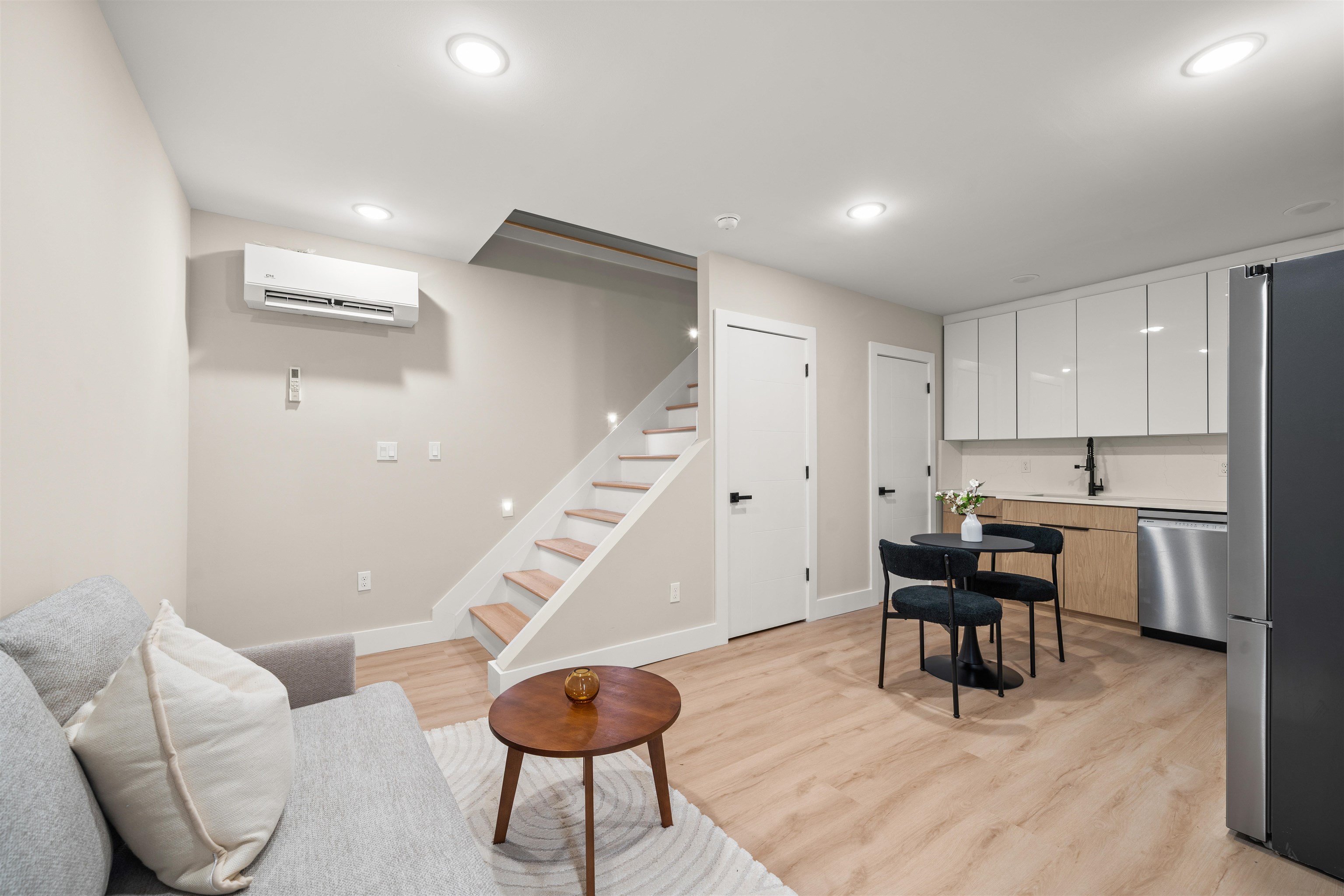 30 CAMBRIDGE AVE Unit: 1 & 4
