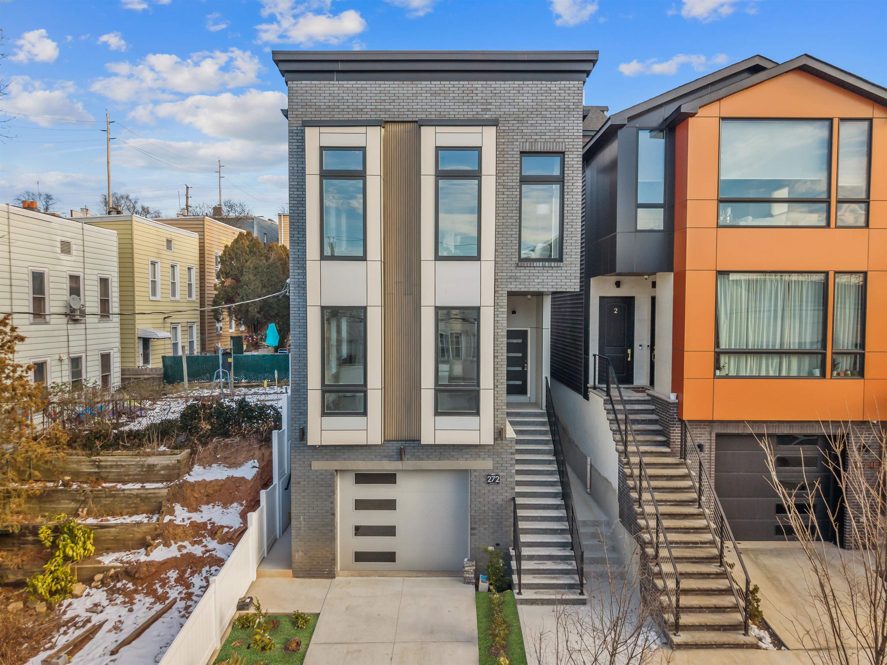 272 TERRACE AVE