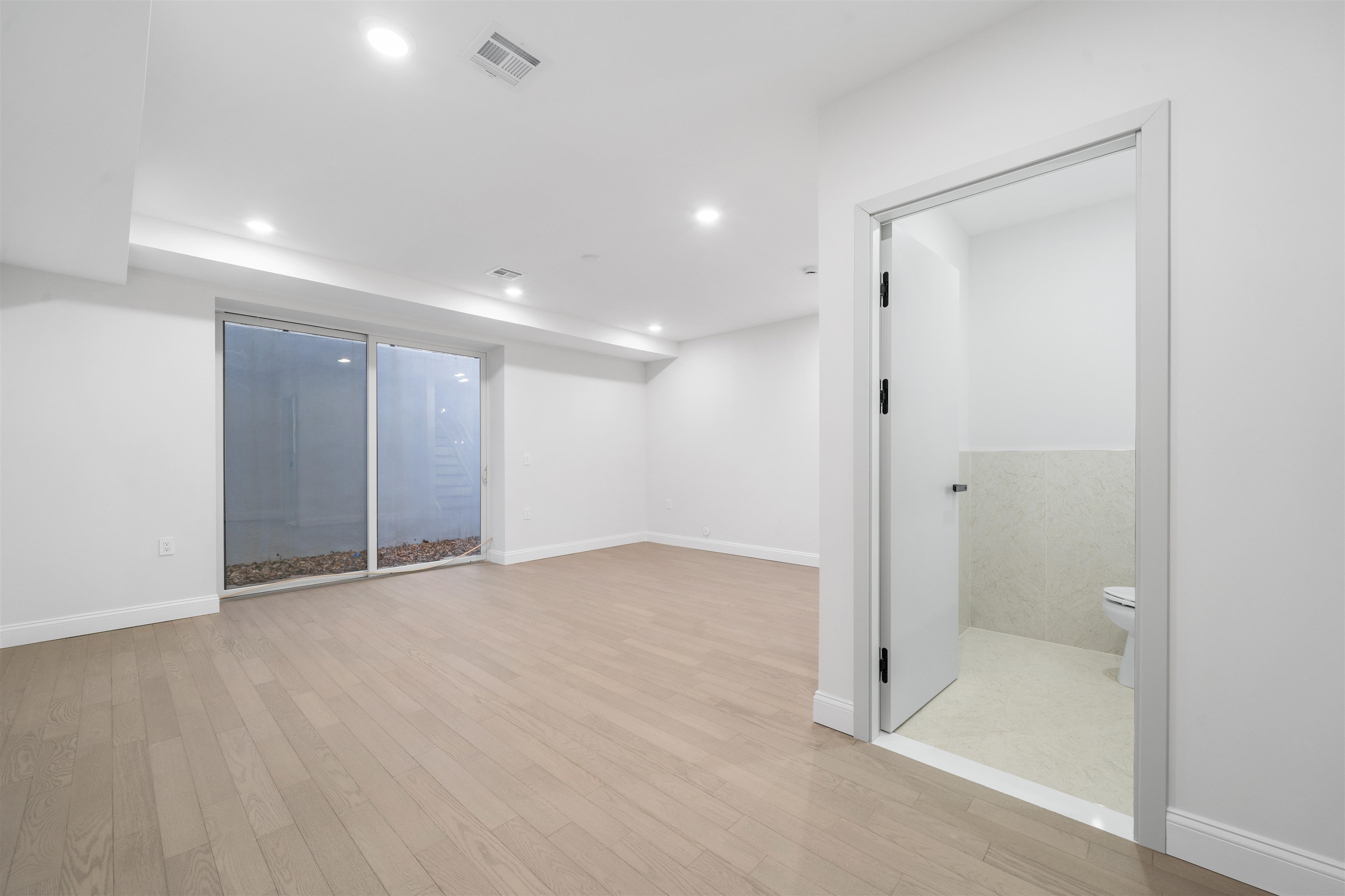 272 TERRACE AVE