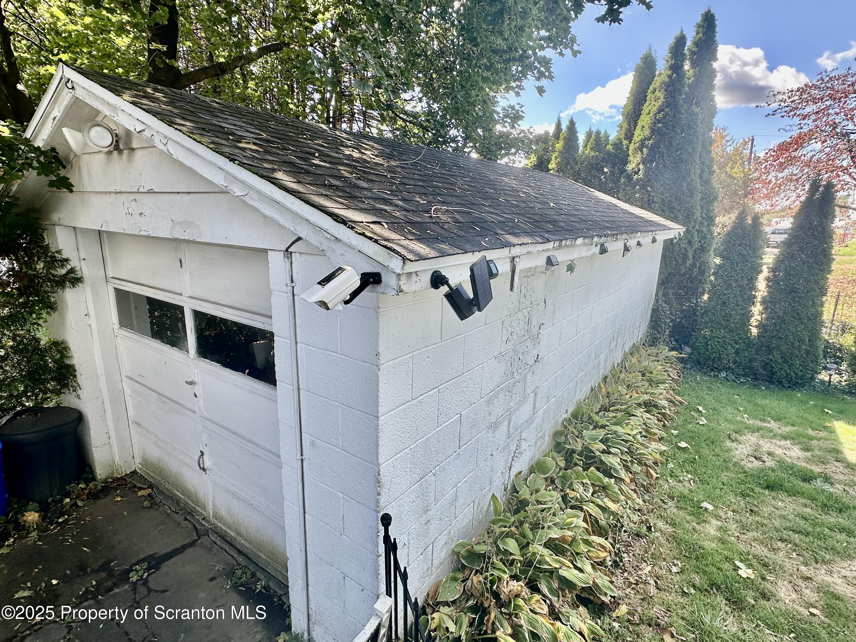 809 W Lackawanna Avenue