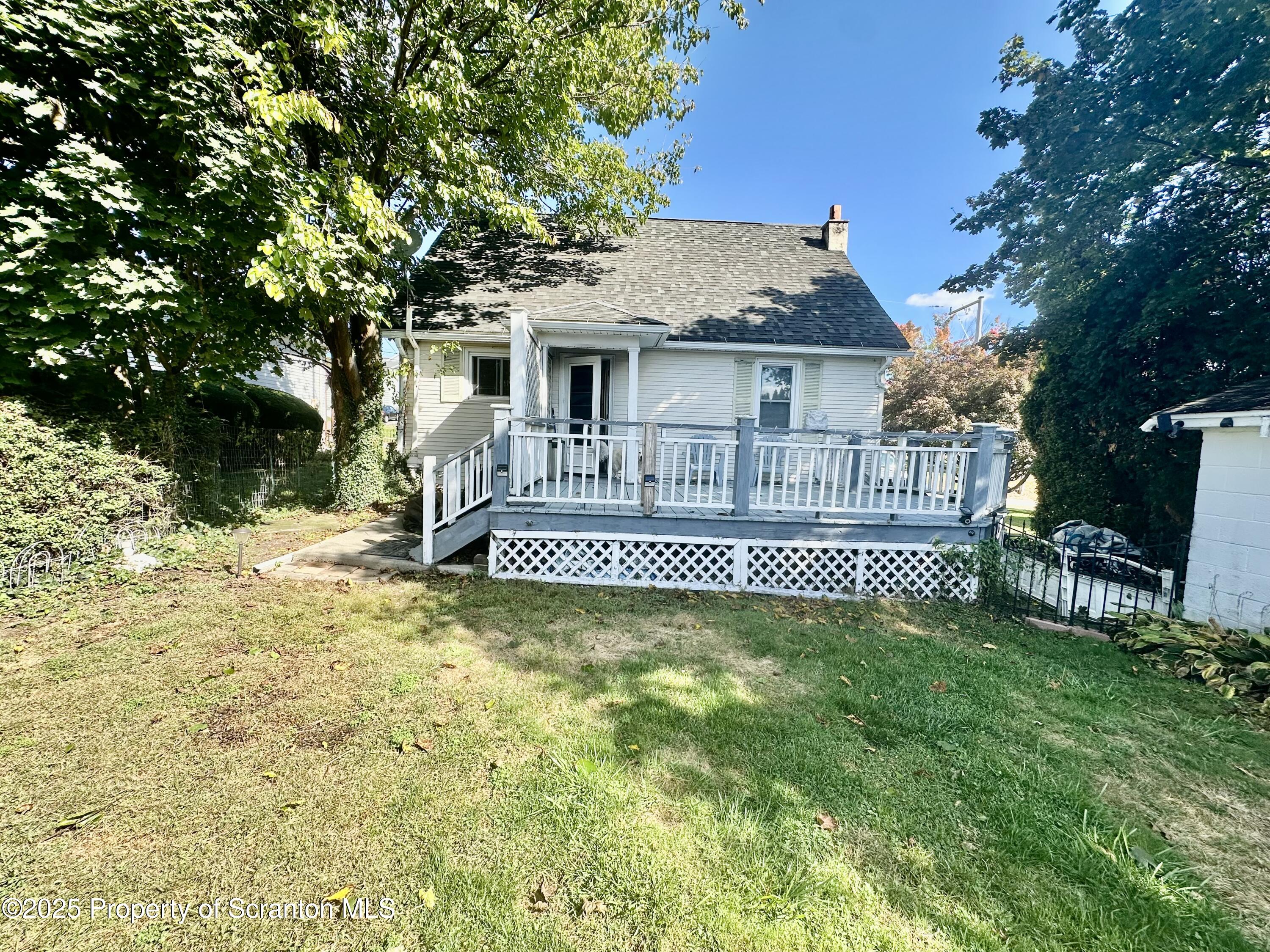 809 W Lackawanna Avenue