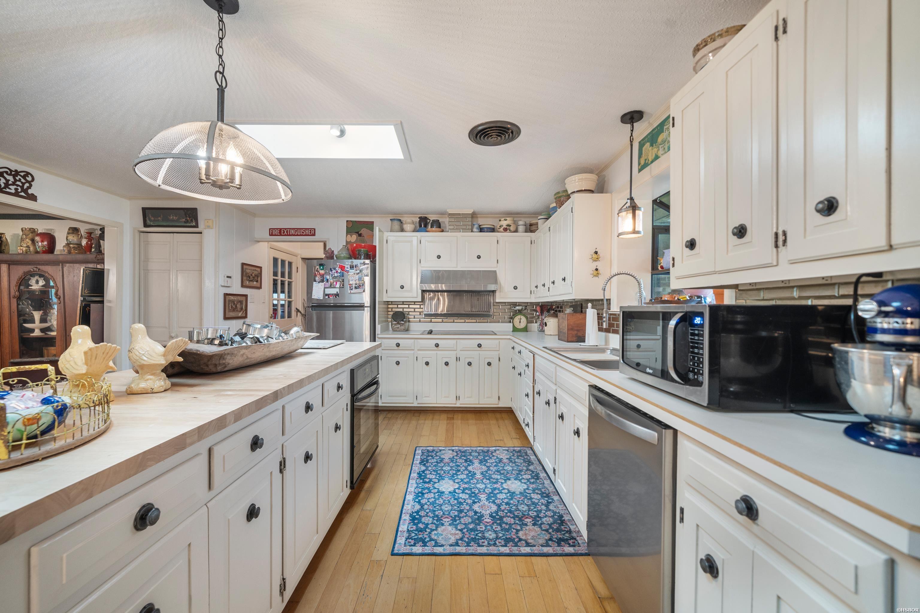 120 SANSON Place