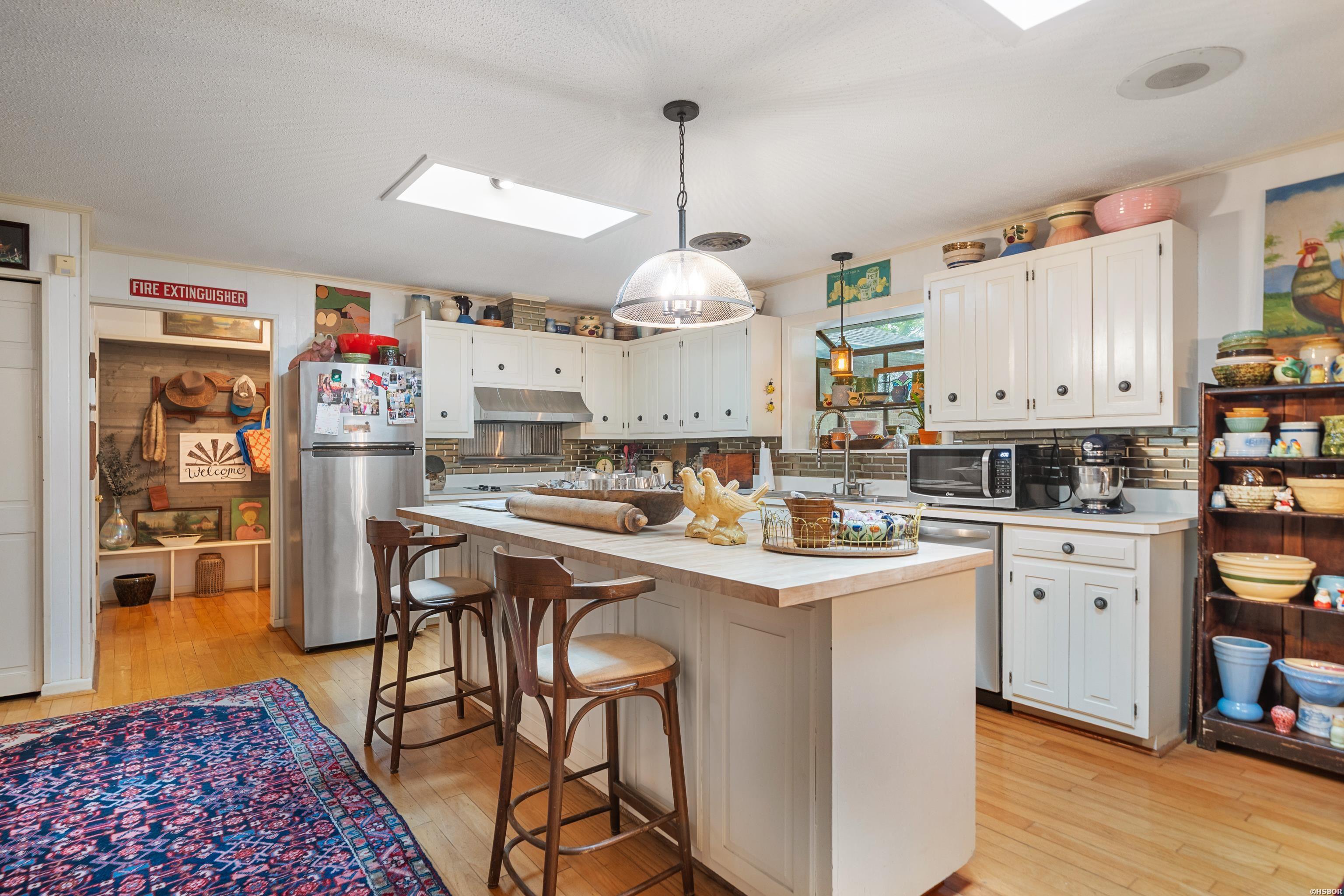 120 SANSON Place