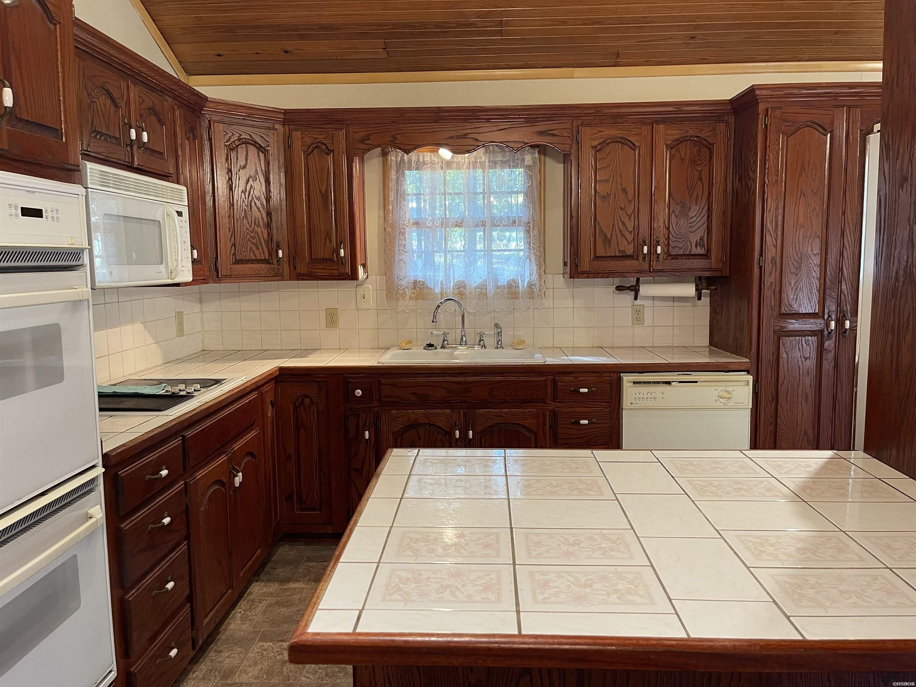 11 TIMBERCREST Drive