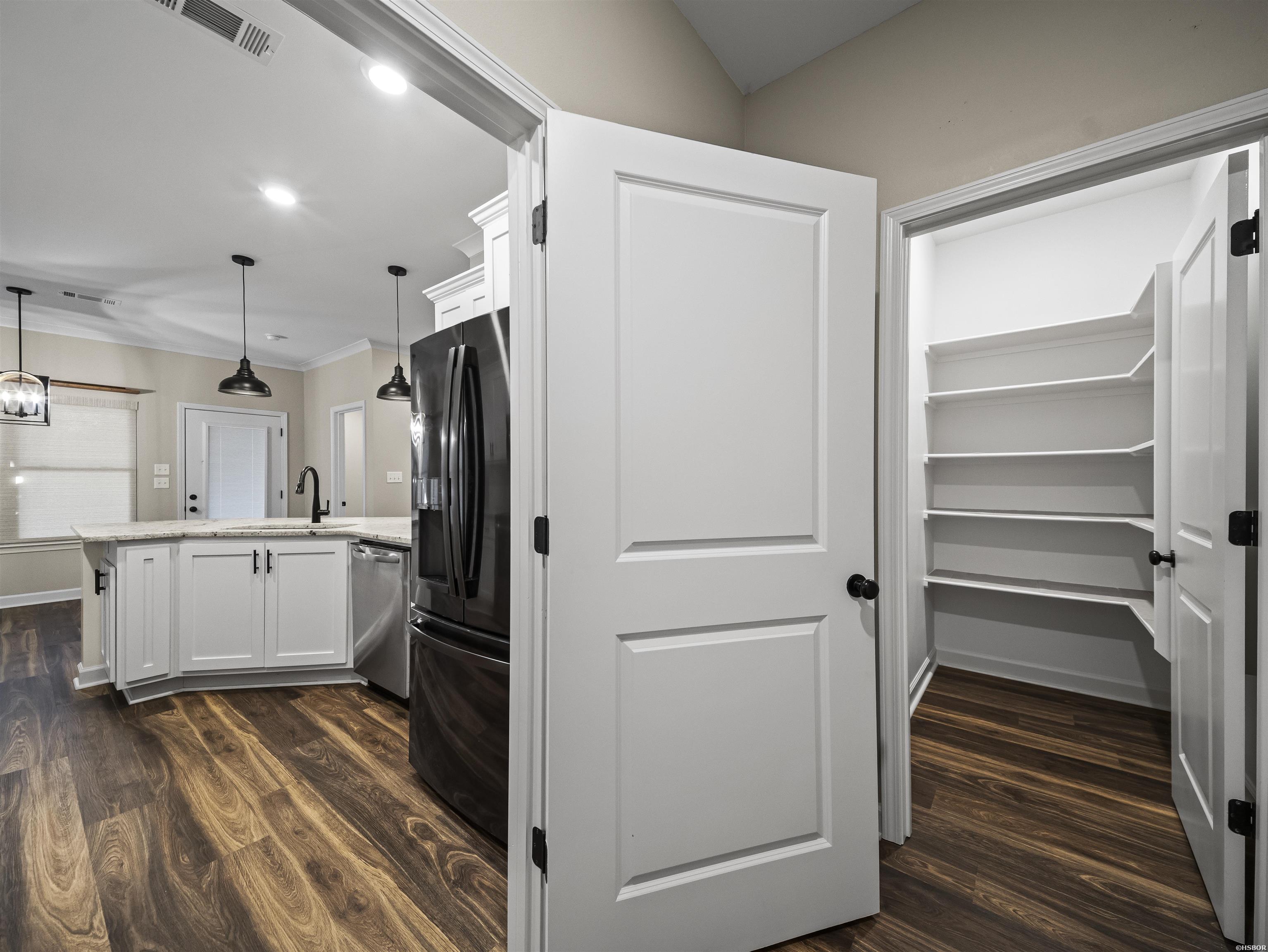 197 CATHERINE HEIGHTS Road Unit: B