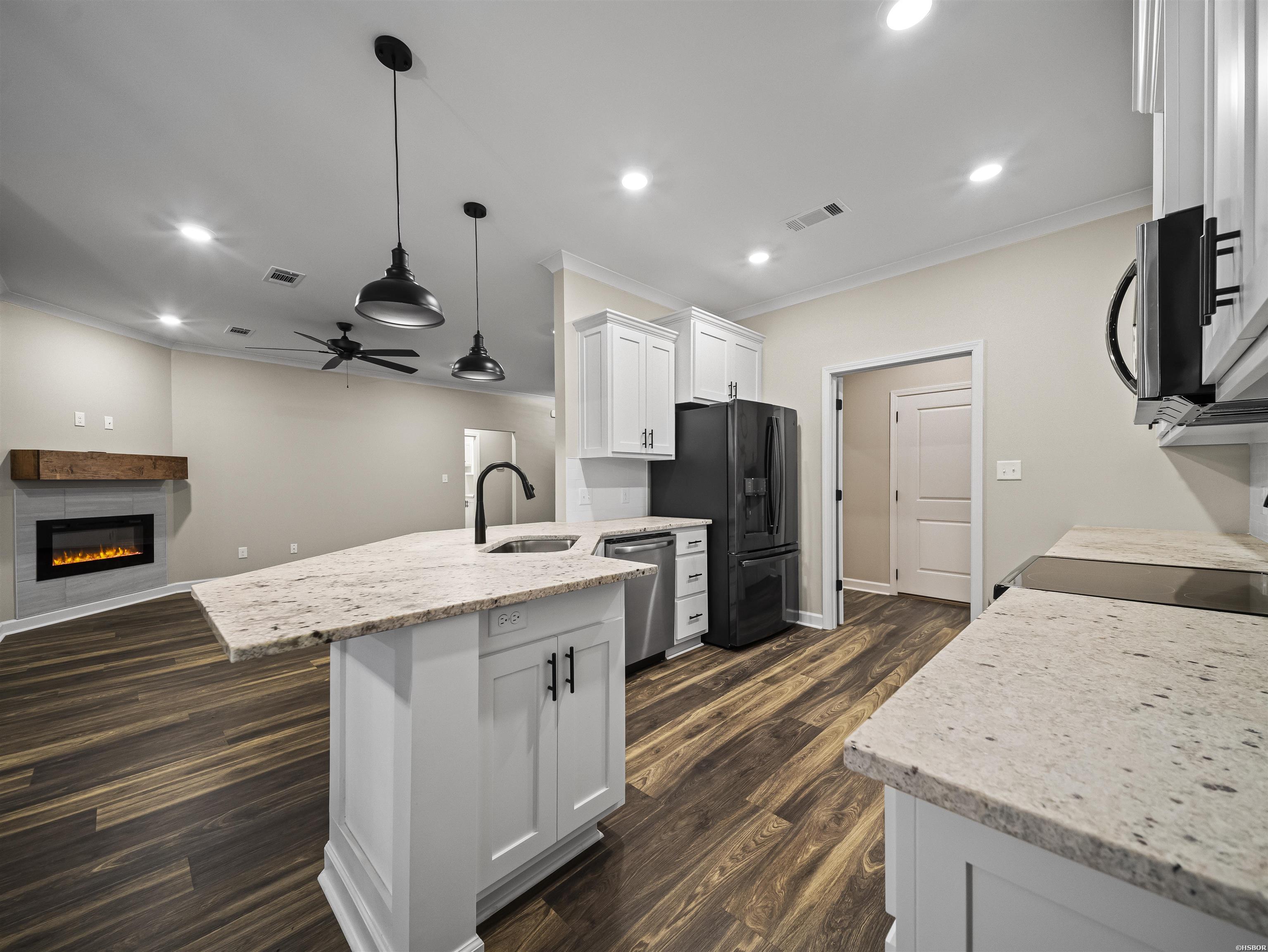 197 CATHERINE HEIGHTS Road Unit: B