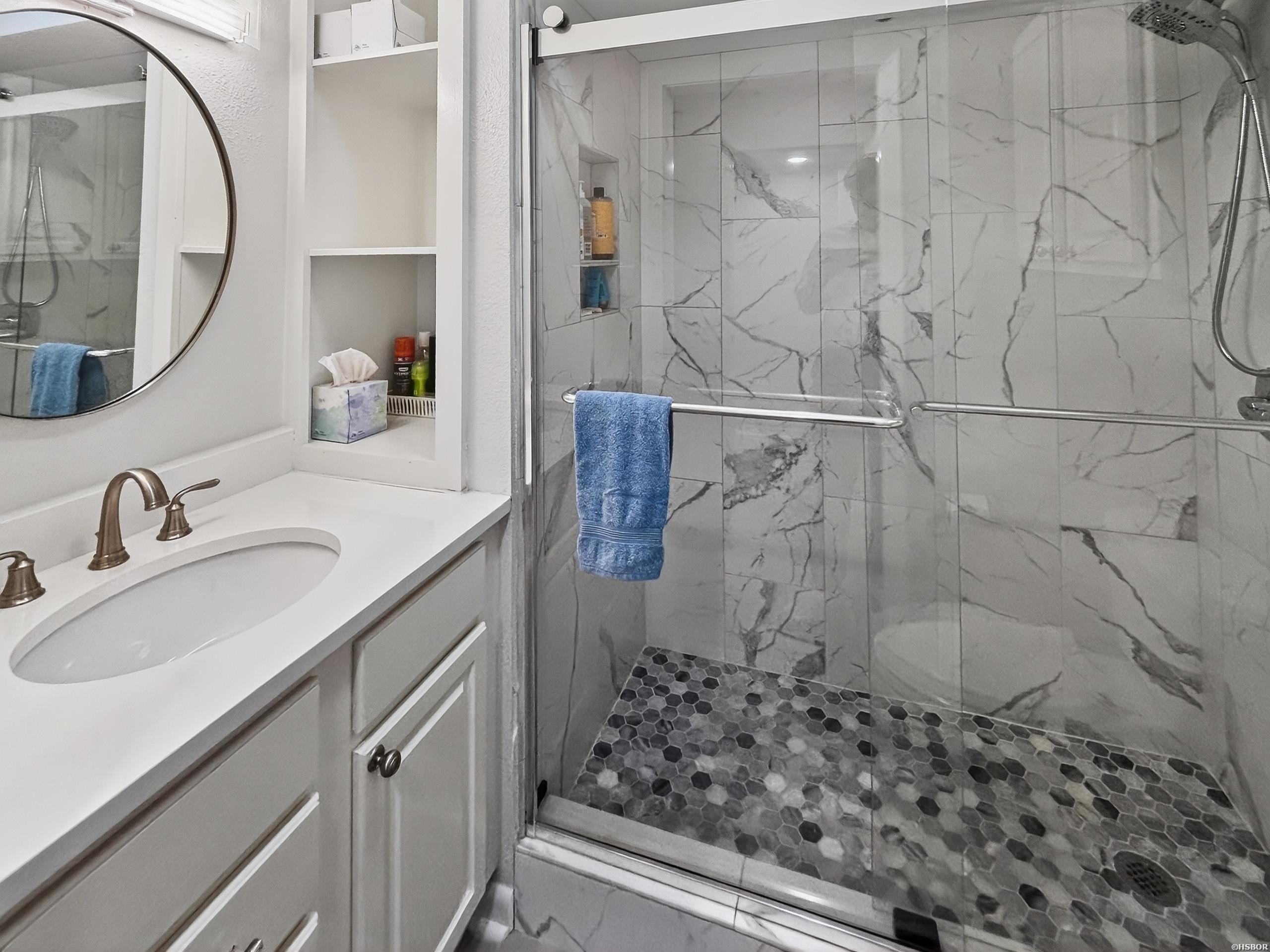 208 DAFFODIL Street Unit: B-1